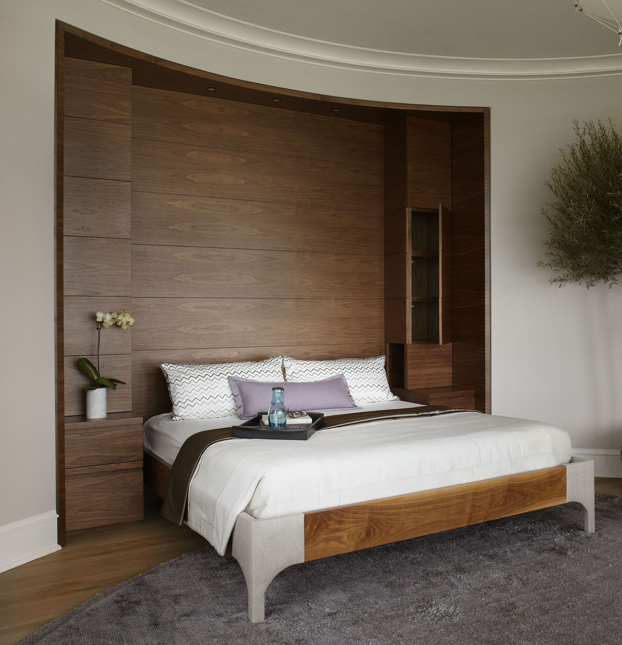 Хороший вопрос: Как укладывать паркет на стенах и потолке?