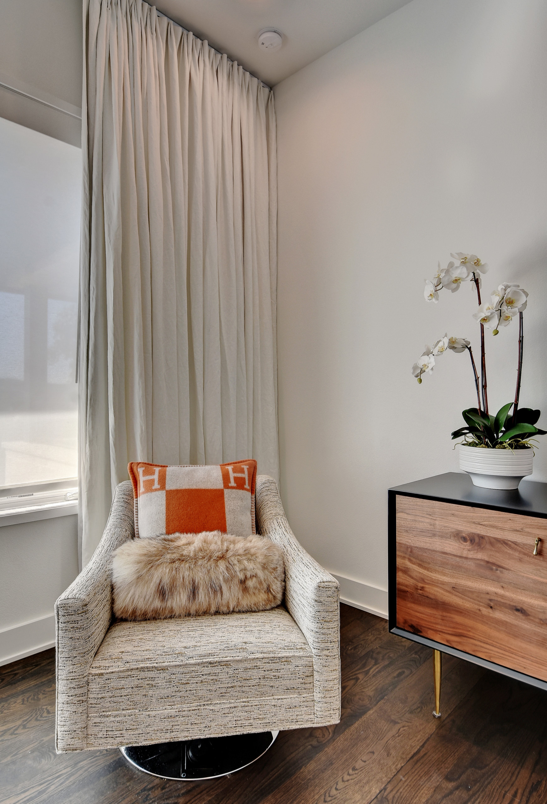 Вопрос: Как выбрать шторы, которые не пропускают свет?