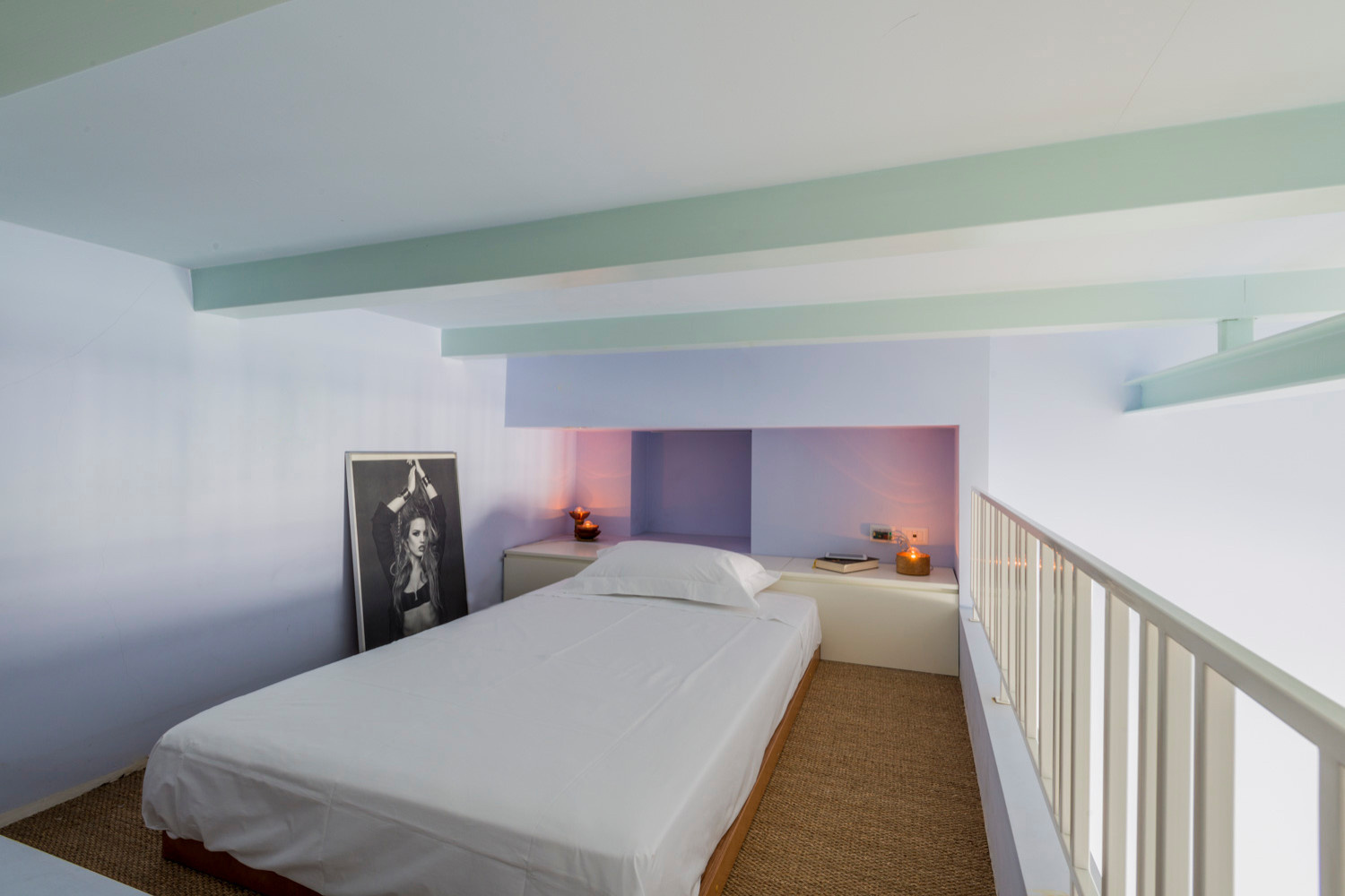 Фотоохота: 101 идея, как обыграть прикроватные тумбочки — с фото