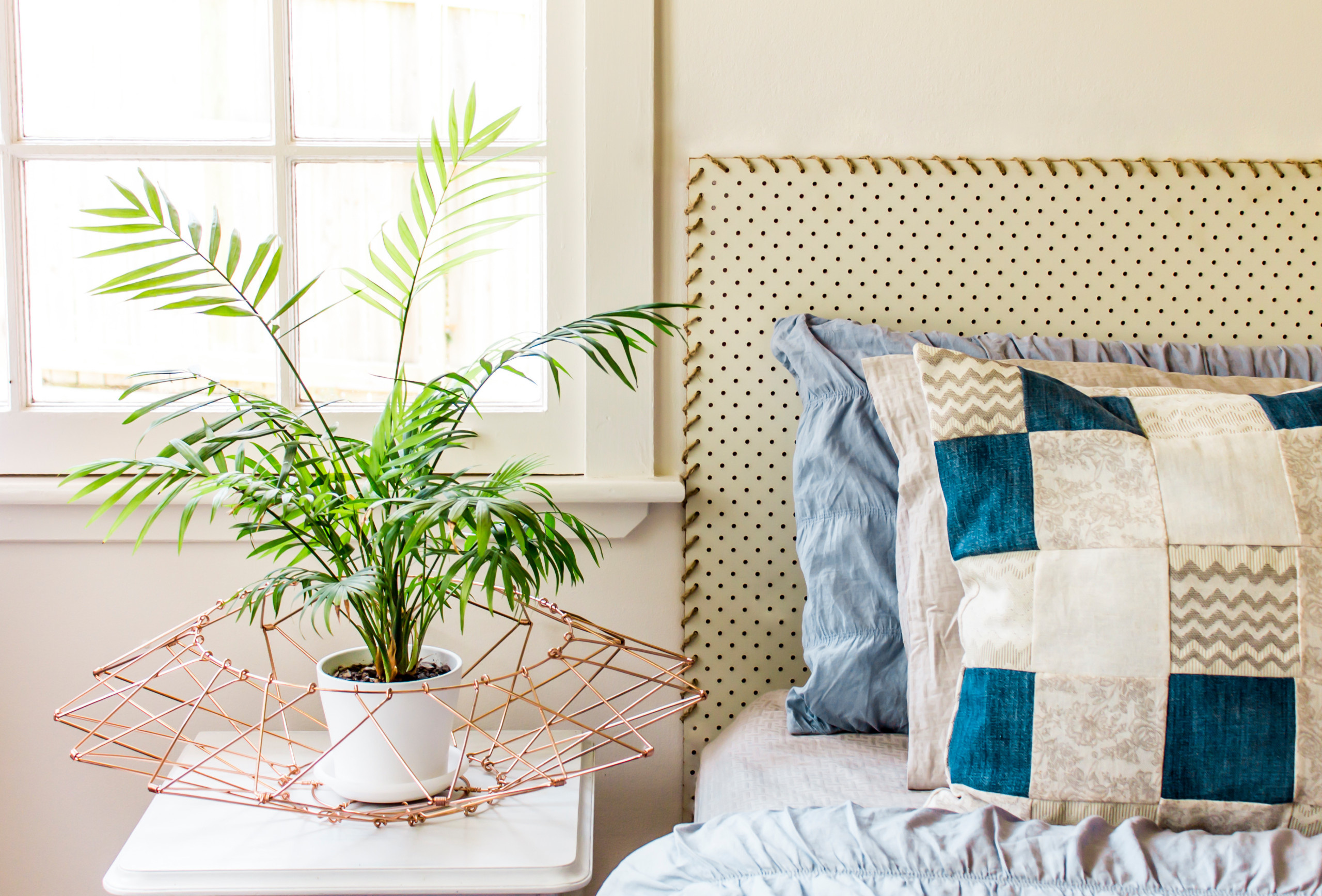 Просто фото: Изголовье кровати своими руками — 26 идей