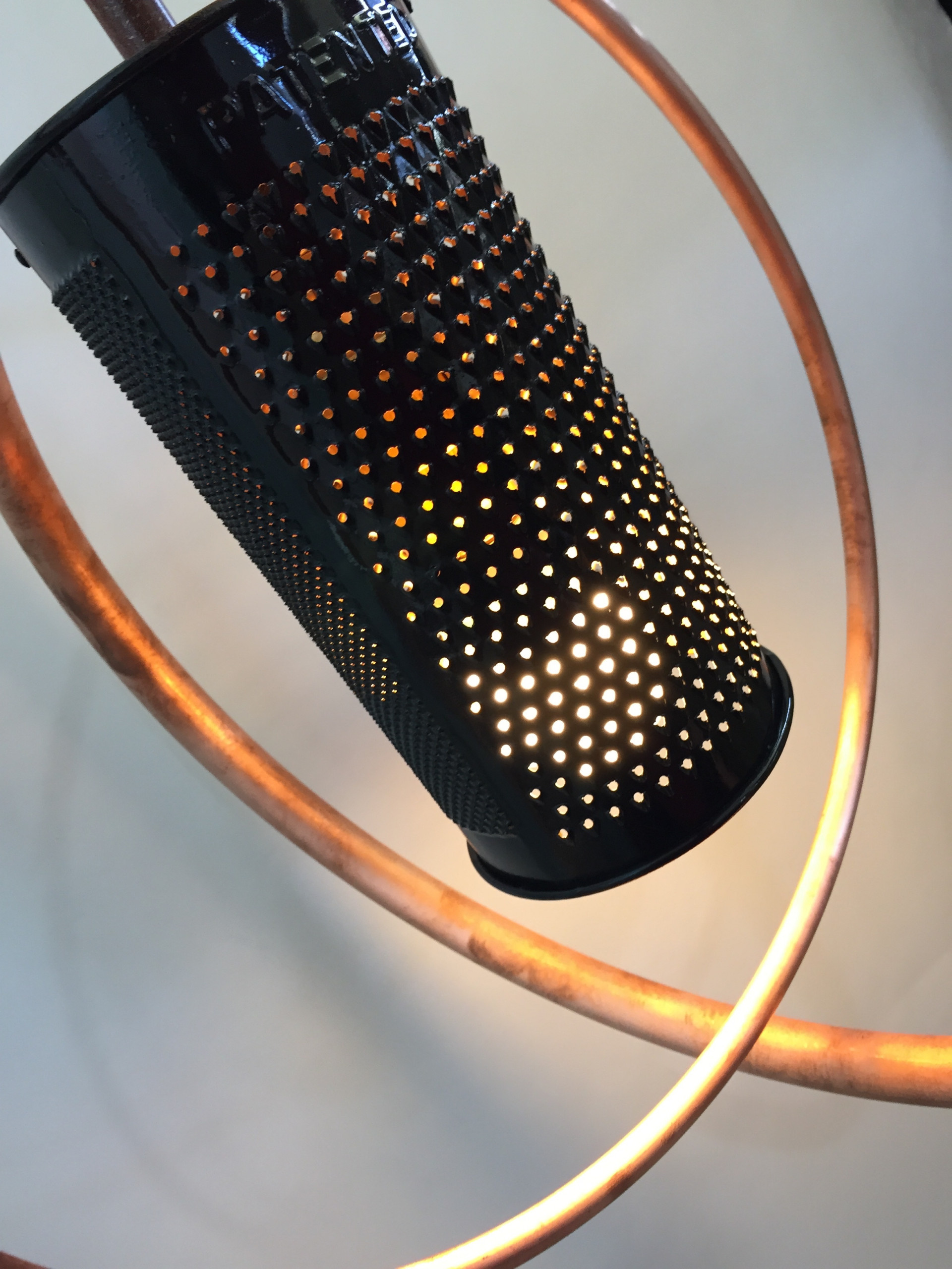 На блюдечке с каемочкой: 12 идей нестандартного применения посуды