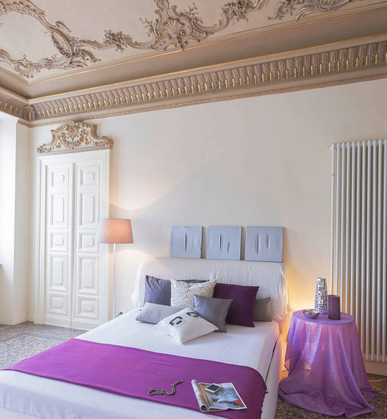 Фотоохота: 101 идея, как обыграть прикроватные тумбочки — с фото