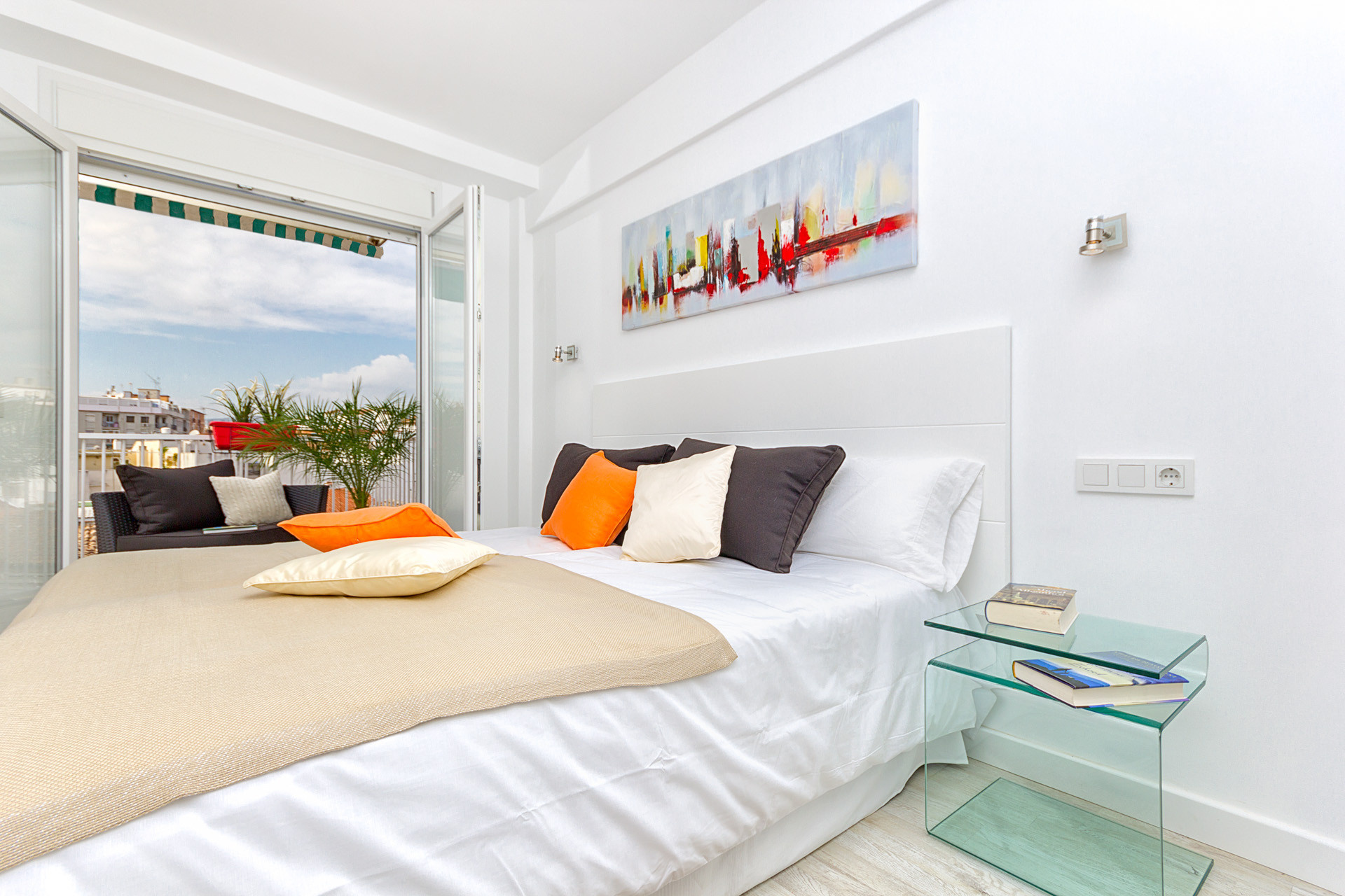 Фотоохота: 101 идея, как обыграть прикроватные тумбочки — с фото