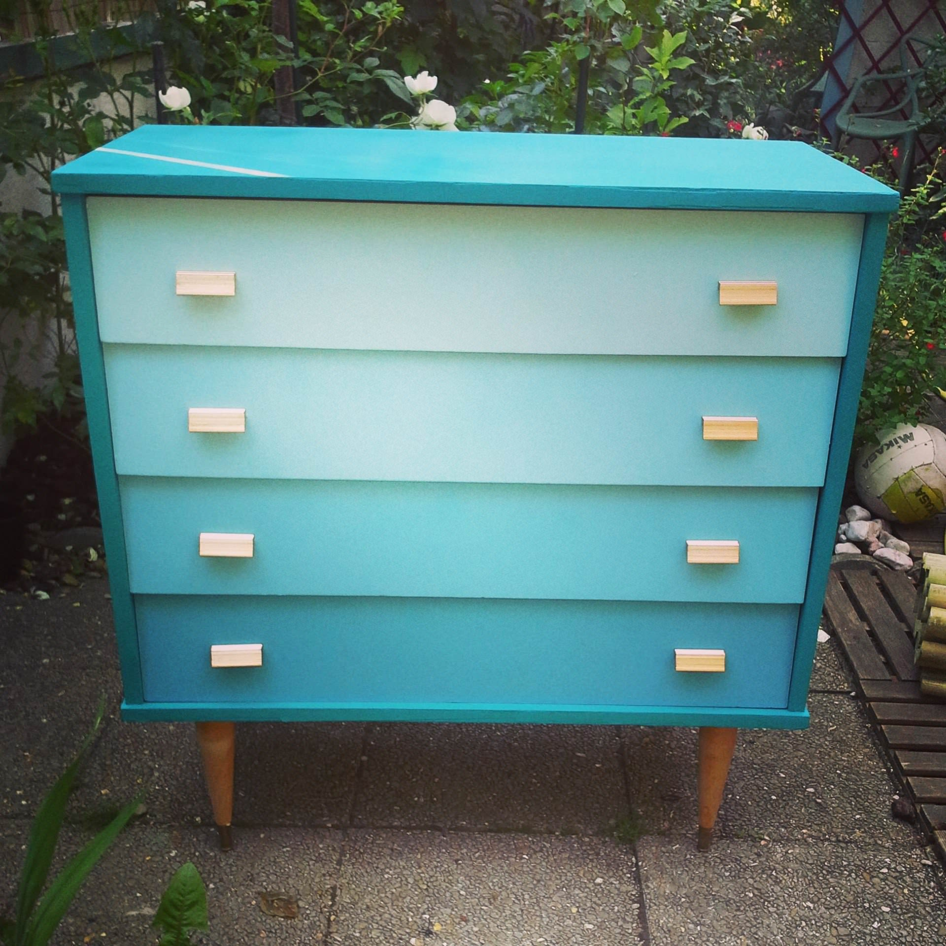 Цветные шкафы и комоды: Как правильно подобрать цвет