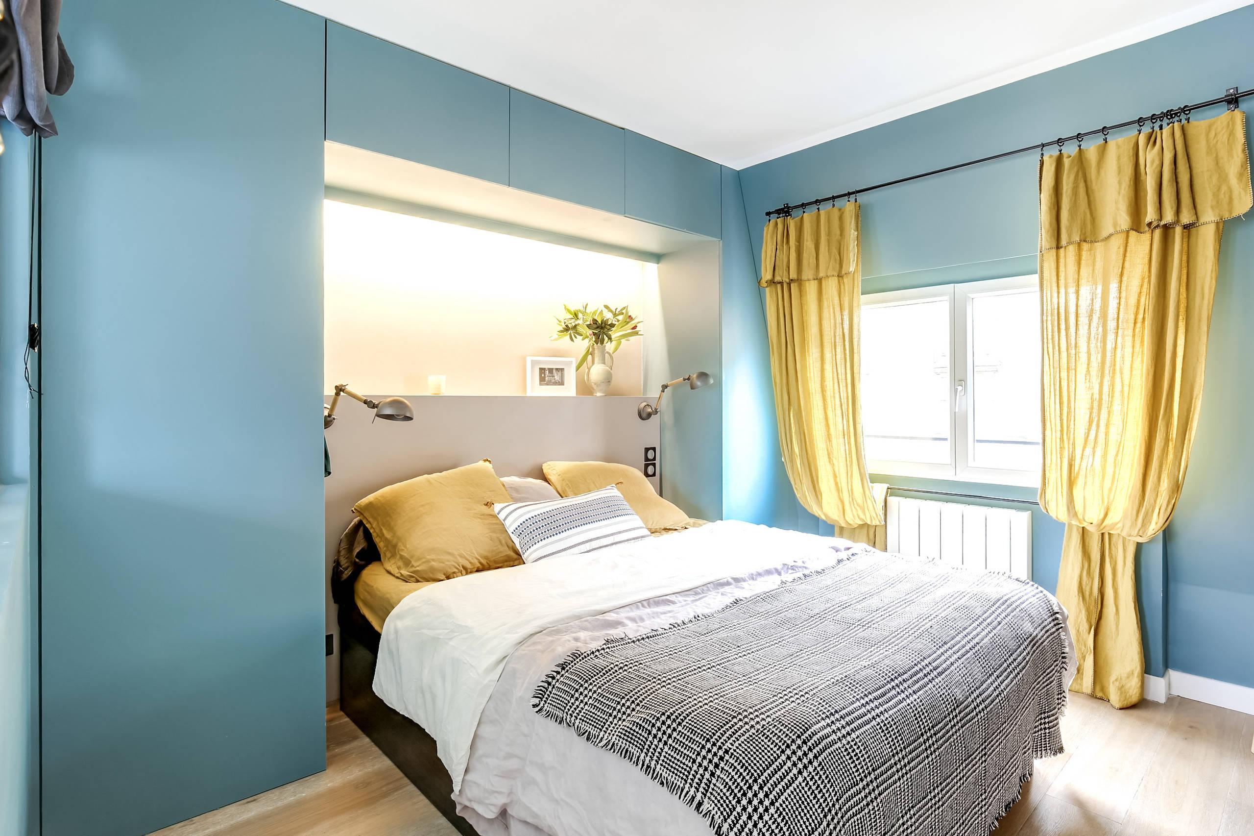 Прием: Обои с монохромным рисунком