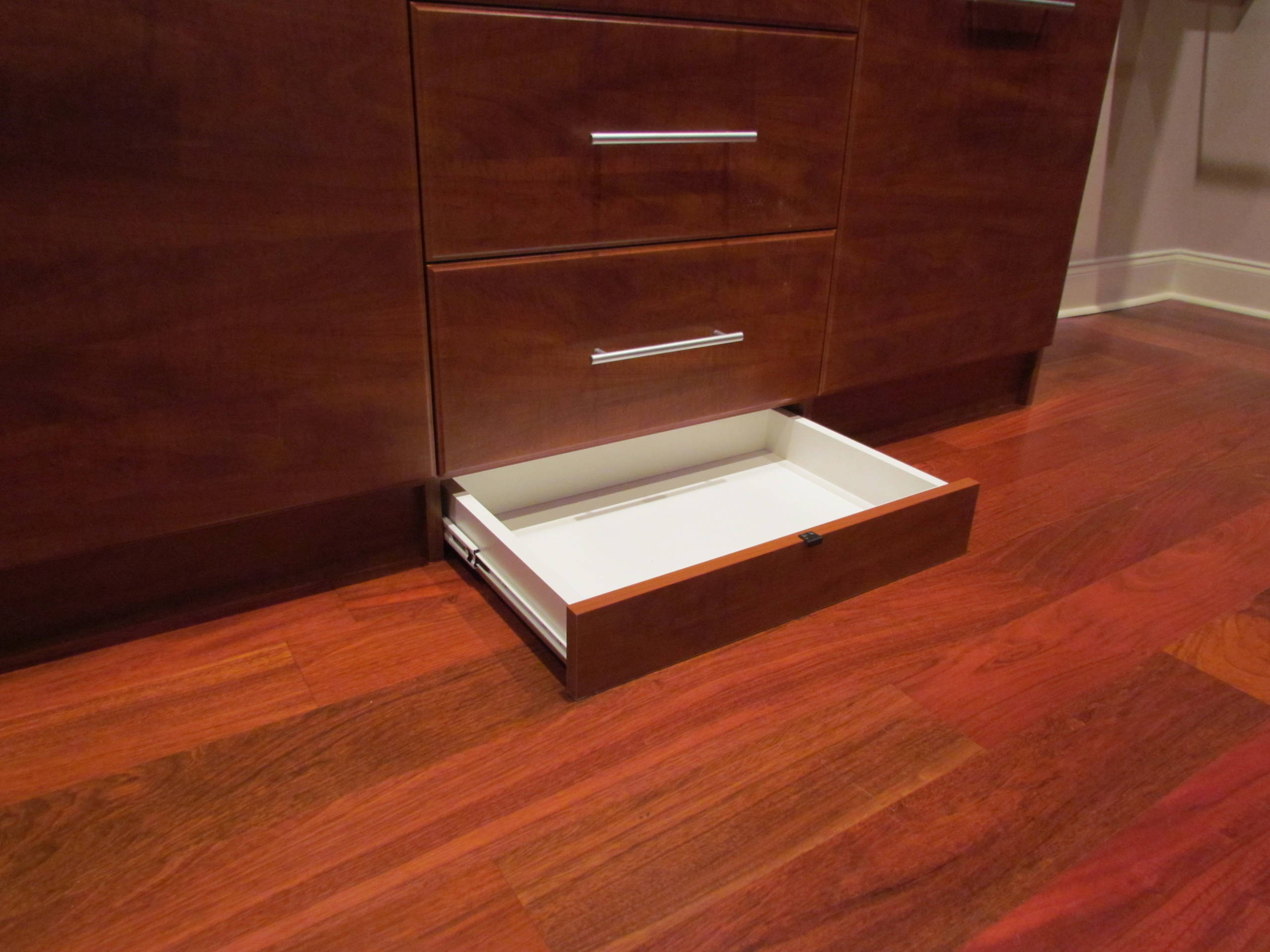 Совершенно секретно: Куда спрятать деньги дома?