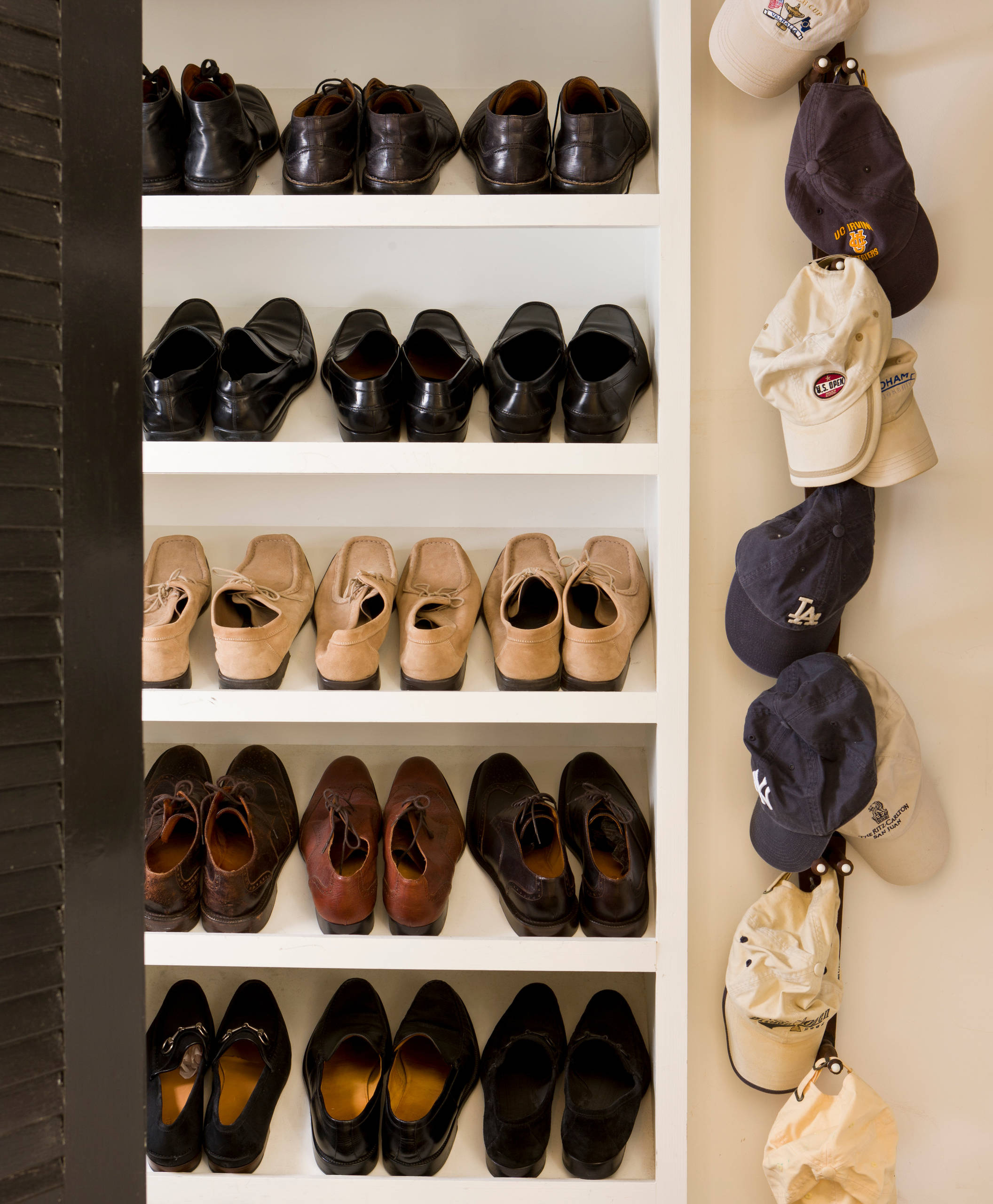 Красота напоказ: Яркие идеи хранения вещей для модниц и модников