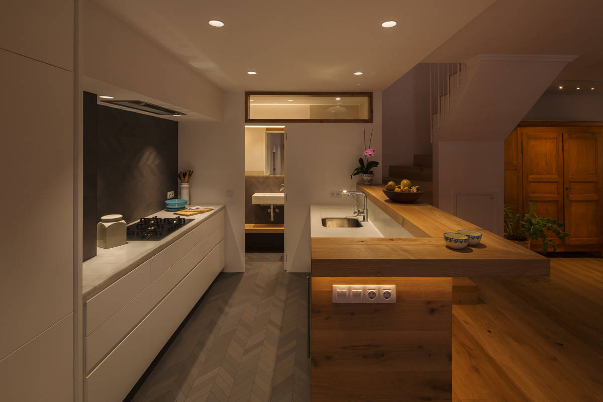 Вопрос: Зачем нужно окно между ванной и кухней