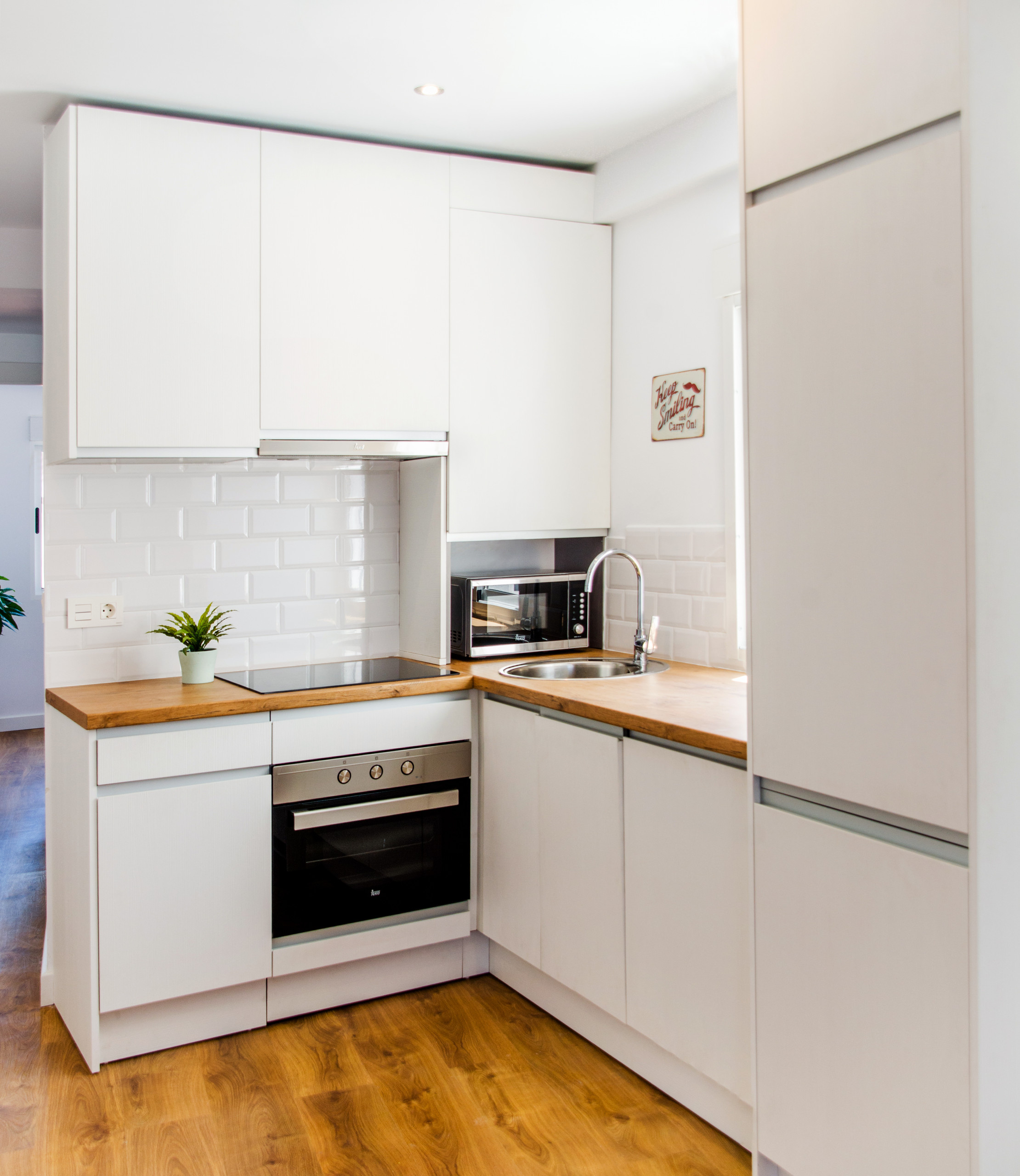 Вопрос: Где поставить микроволновку на кухне