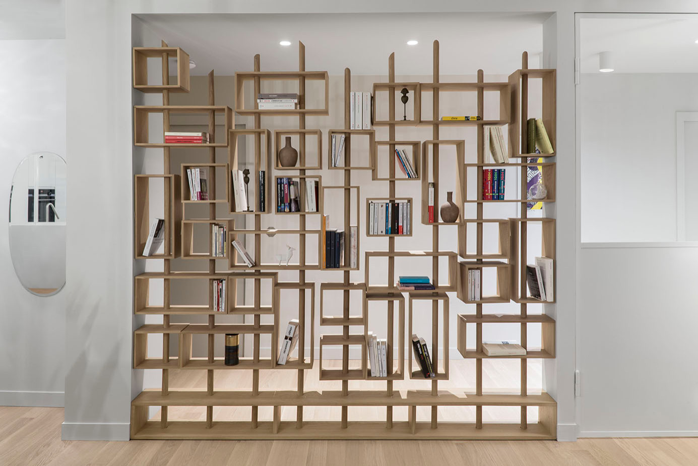 Фотоохота: Cквозные стеллажи — 16 идей