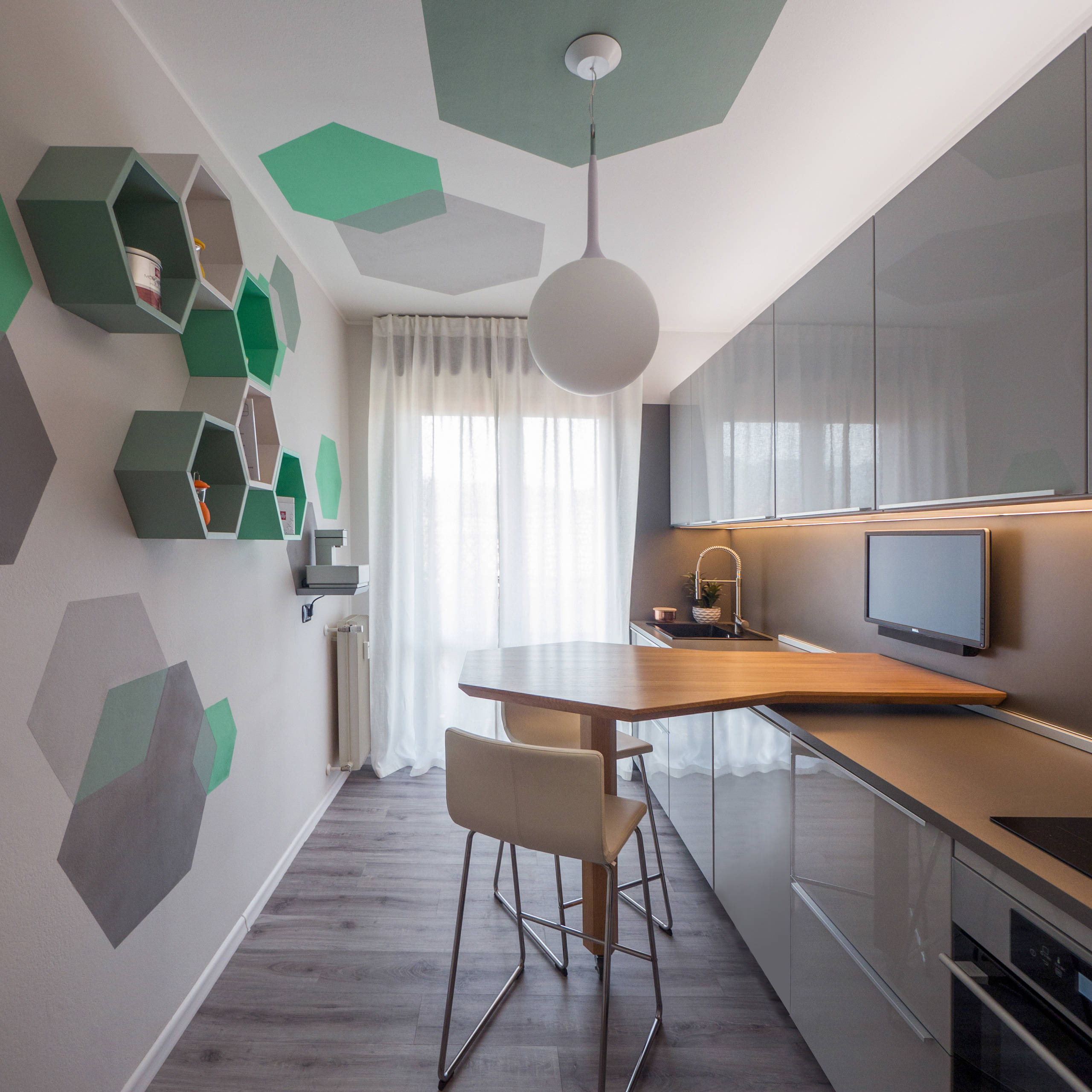 Как сделать небольшую кухню просторной: 12 нехитрых приемов