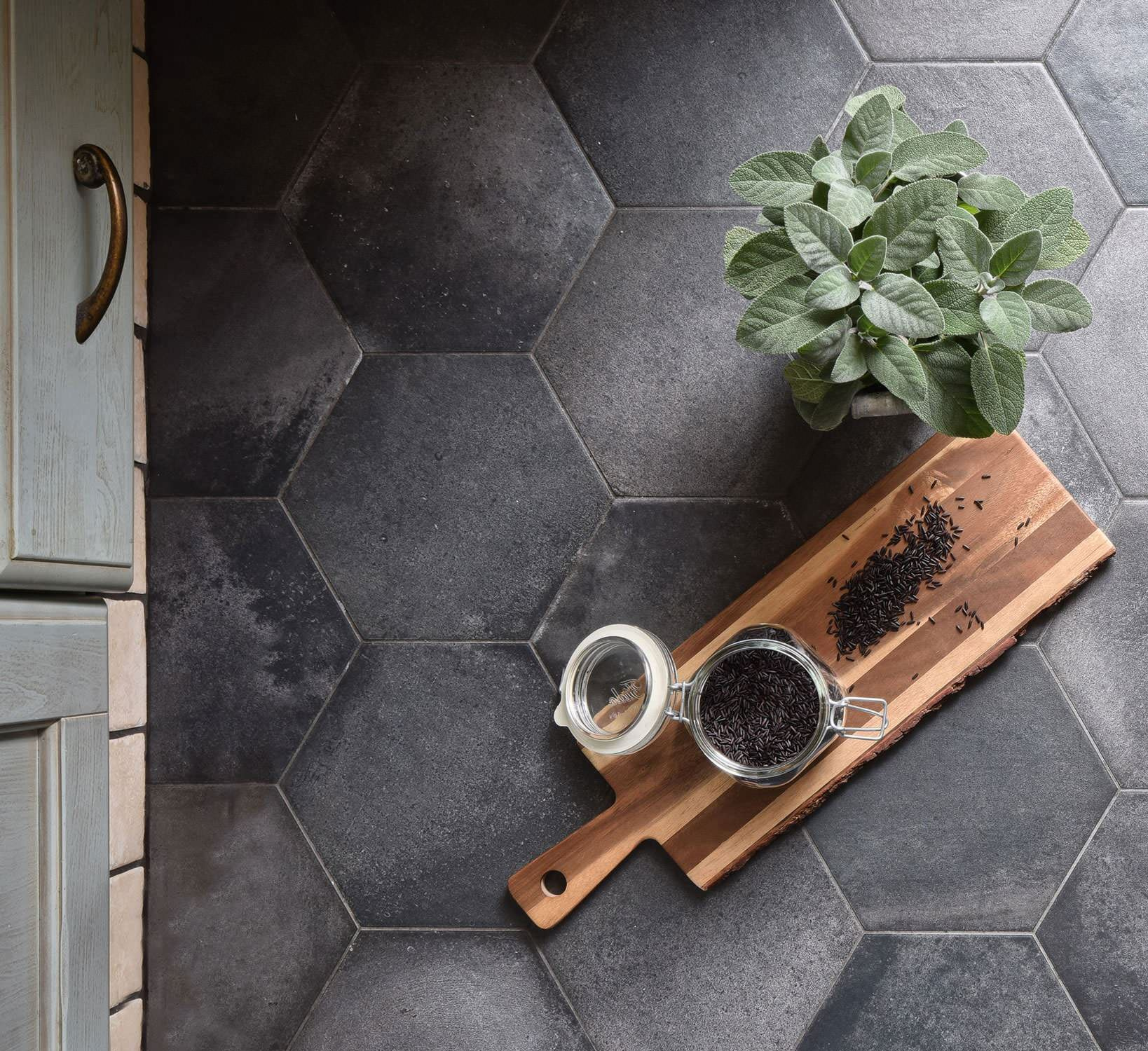 Как правильно: Делать стык столешницы и фартука