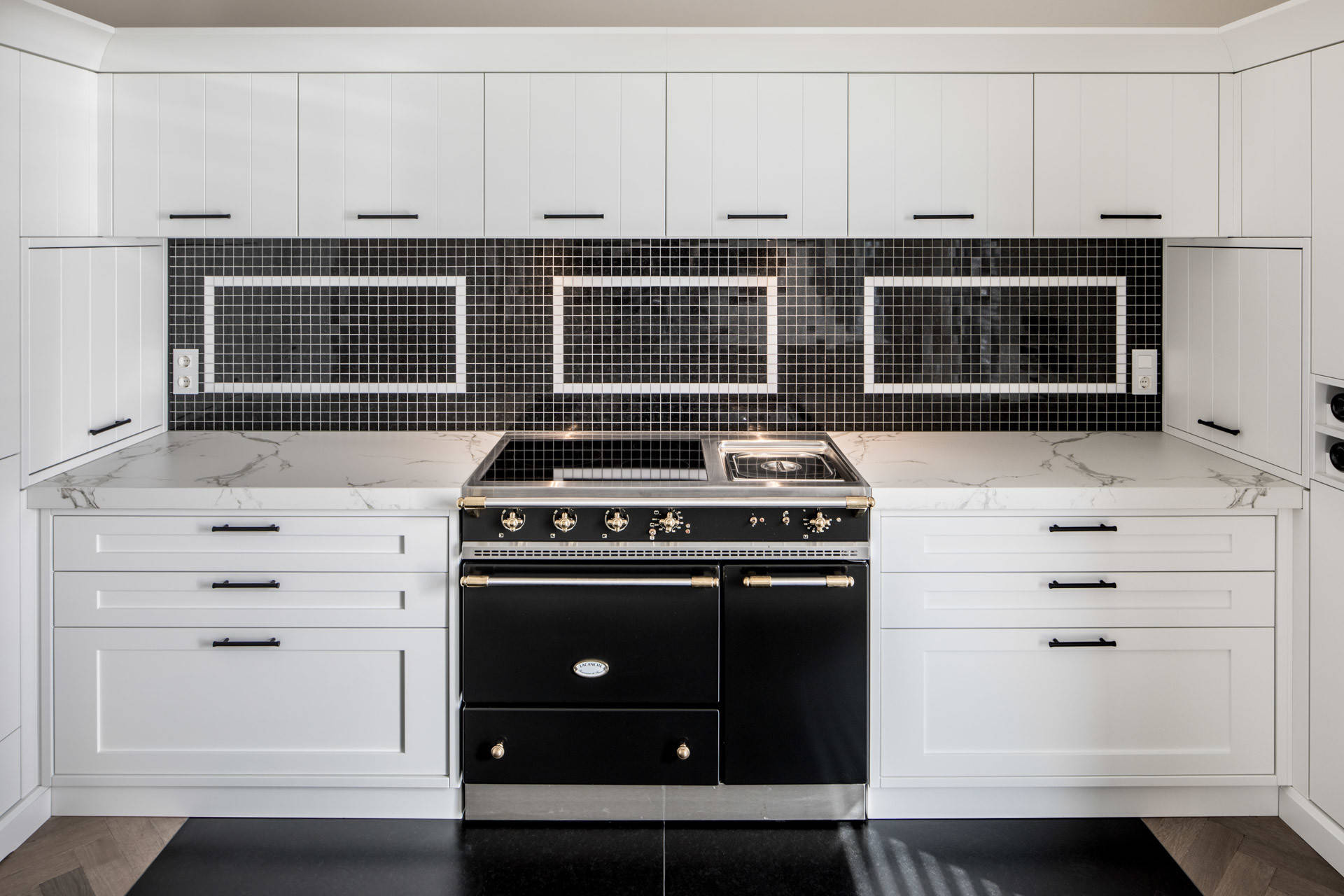 Только фото: 27 кухонь, где все дело — в орнаментах