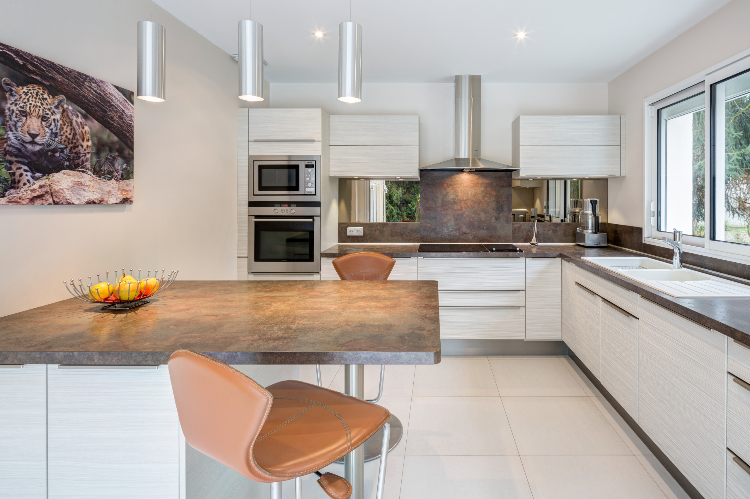 Без следов: Какие средства хороши для ухода за мебелью