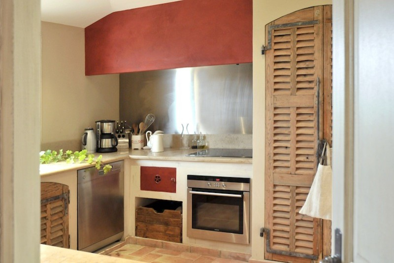 Просто фото: Кухни, где ящики оставили без фасадов — 17 примеров