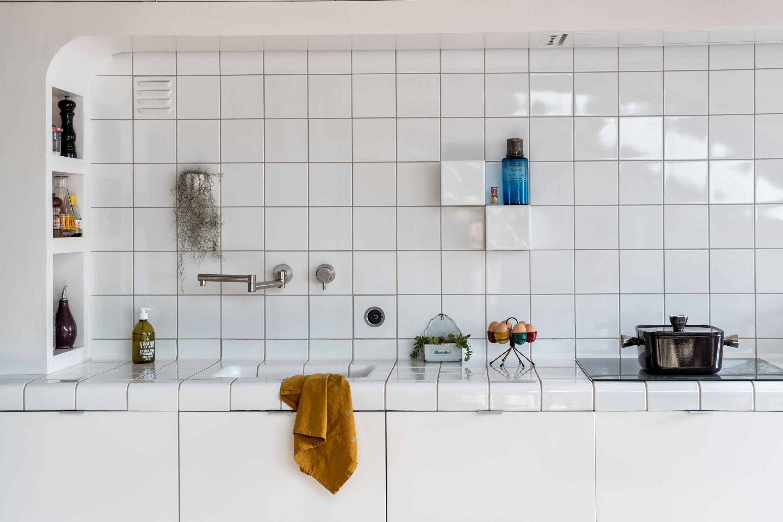 Как правильно: Делать стык столешницы и фартука