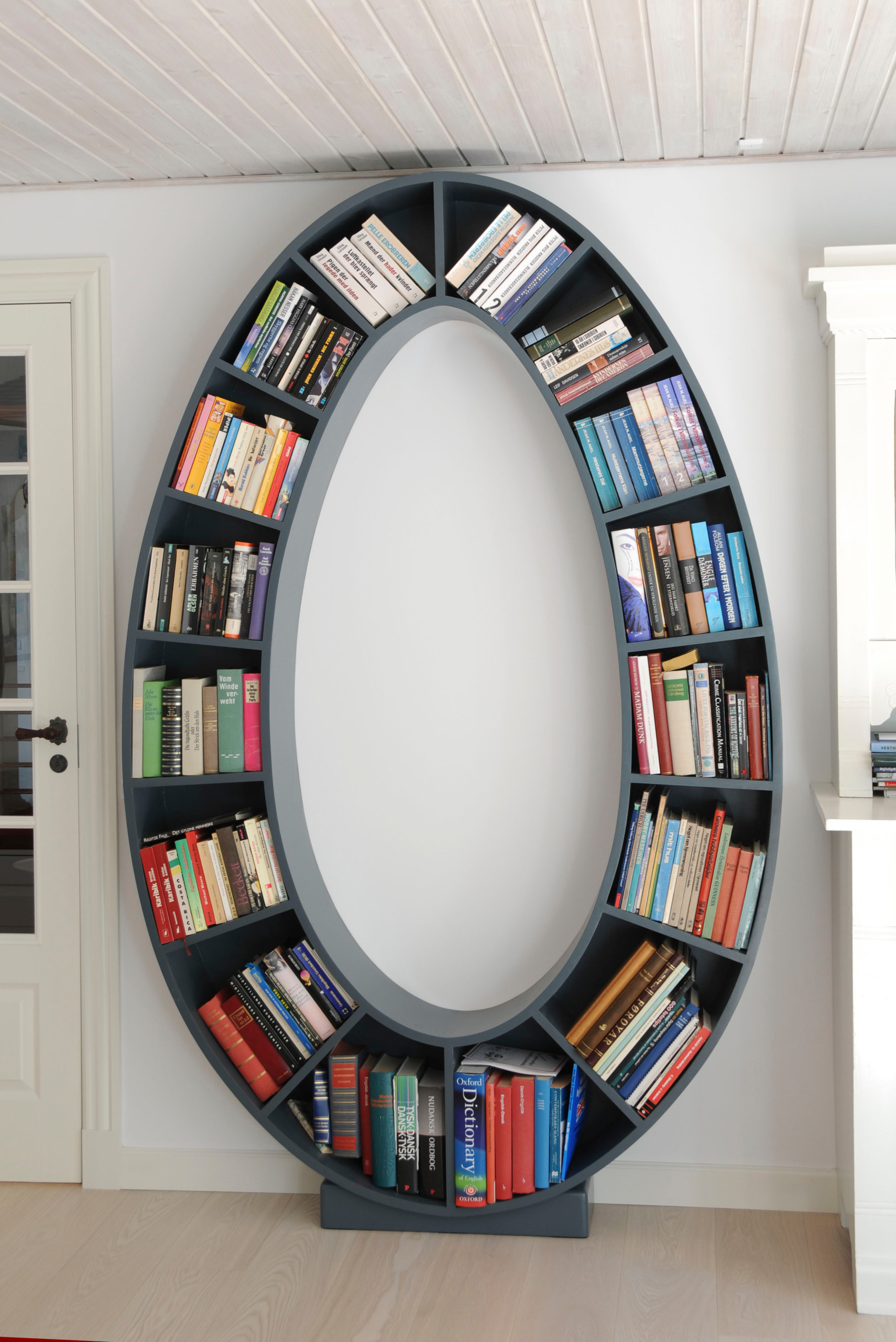 С миру по идее: Как удобно расставить книги в квартире?