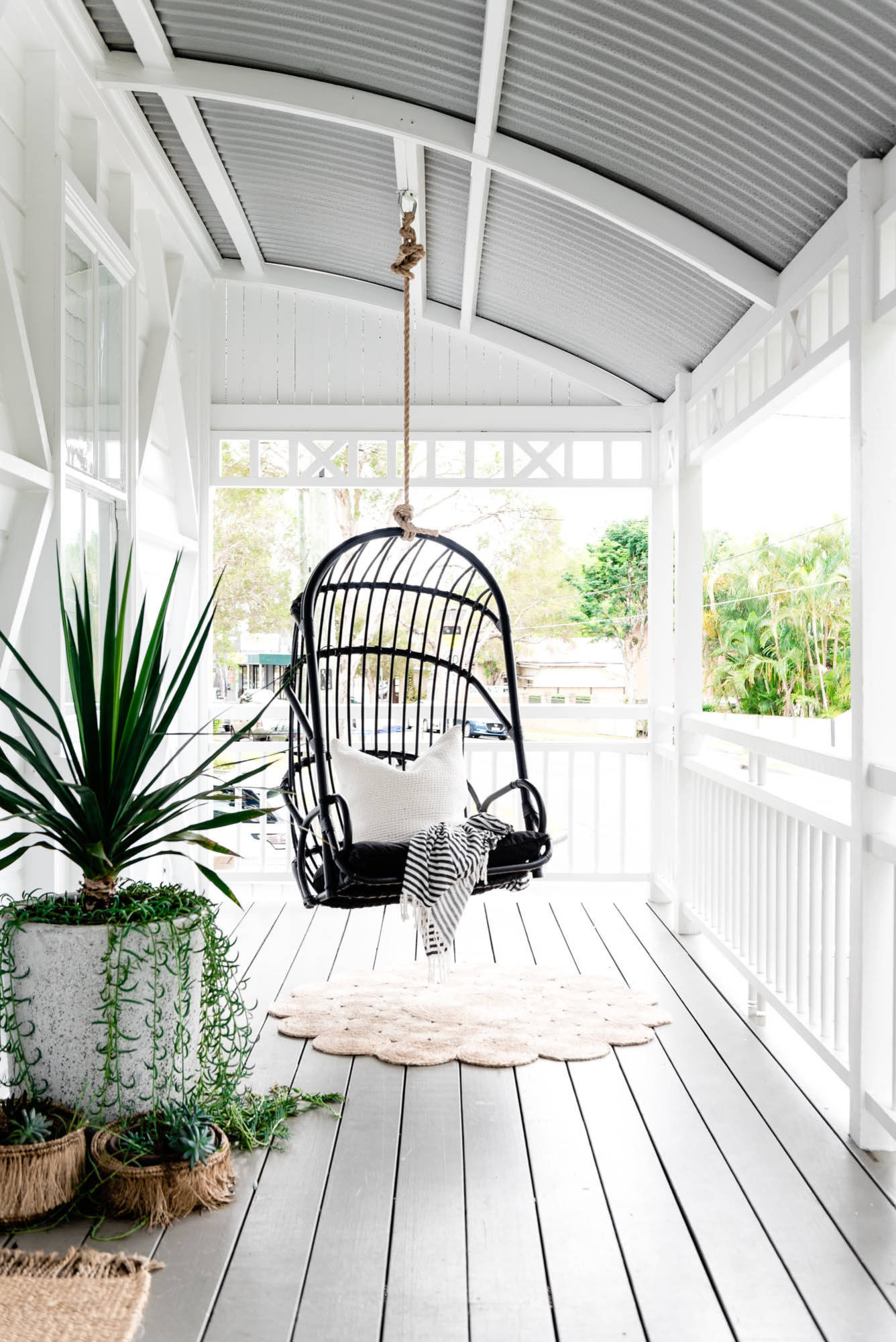 Фотоохота: Подвесное кресло в саду — 18 идей