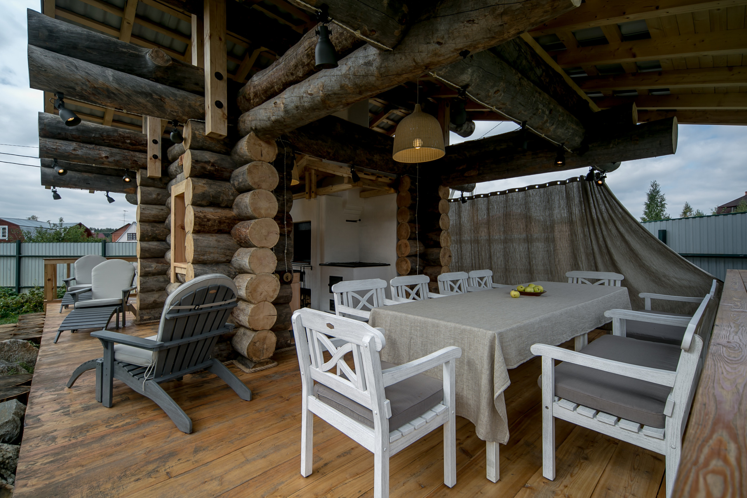 Проект недели: Парящая терраса-беседка из седой карельской сосны