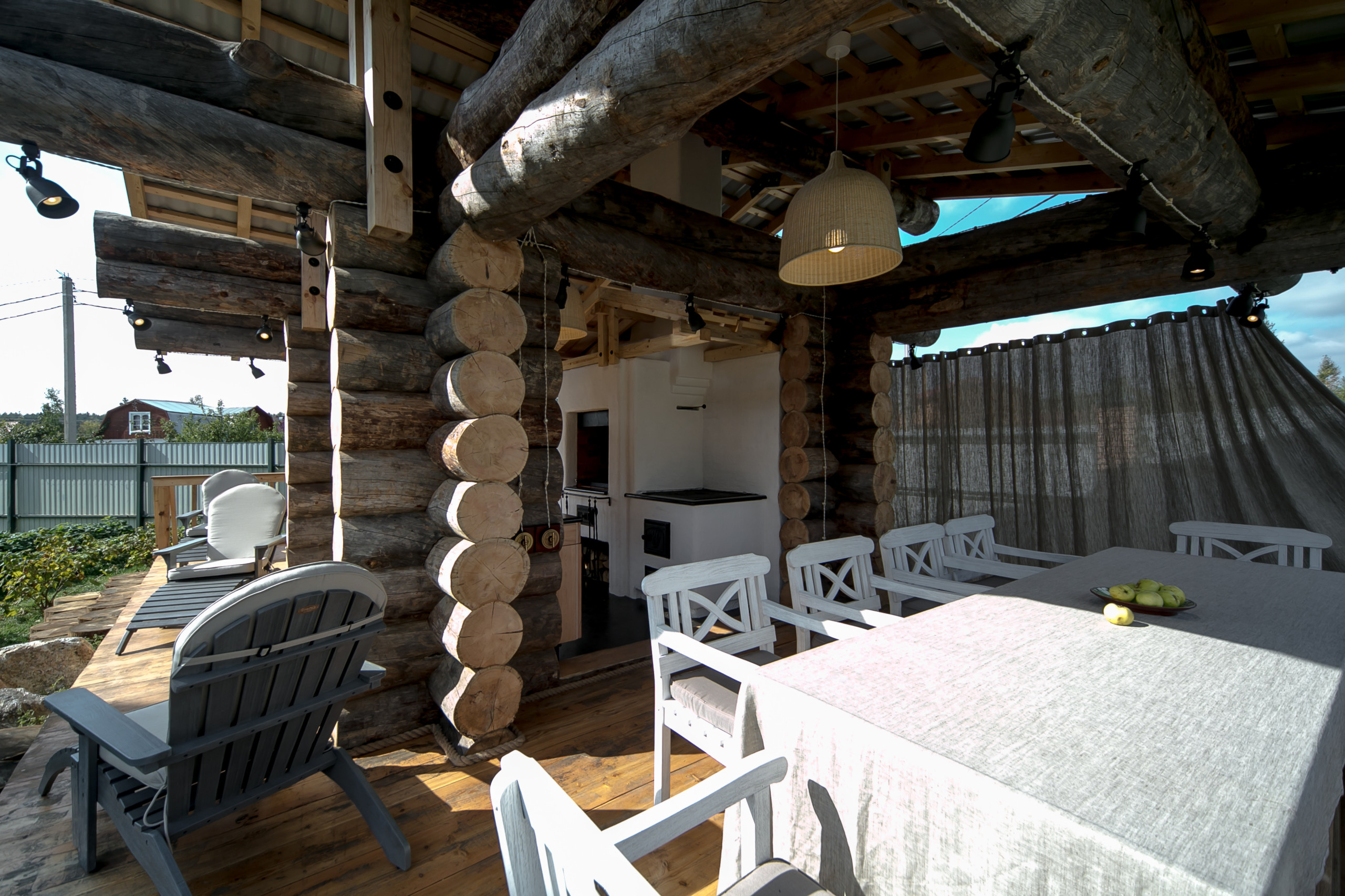 Проект недели: Парящая терраса-беседка из седой карельской сосны