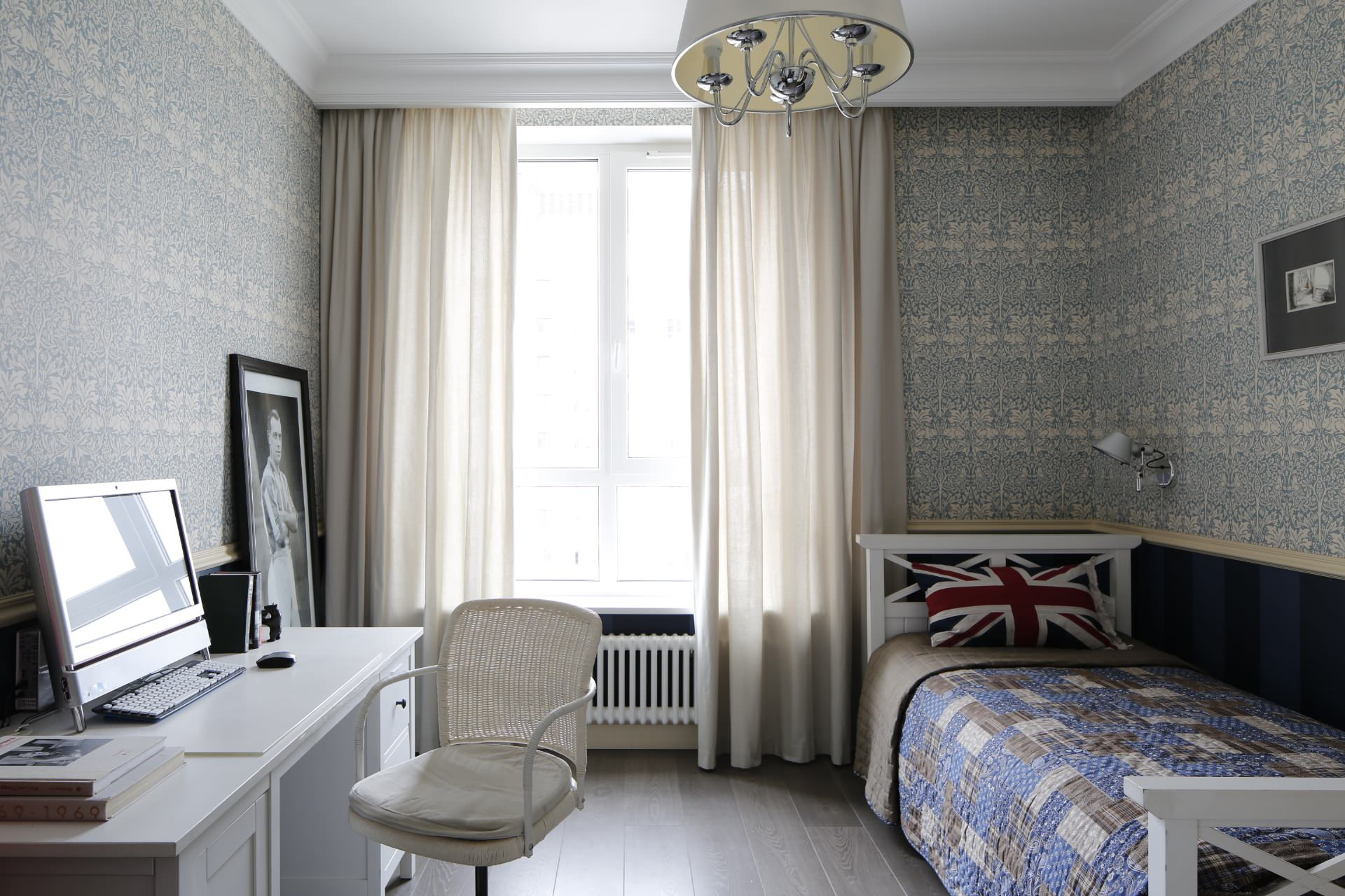 Houzz тур: Розовый носорог и камерунские шляпы в интерьере