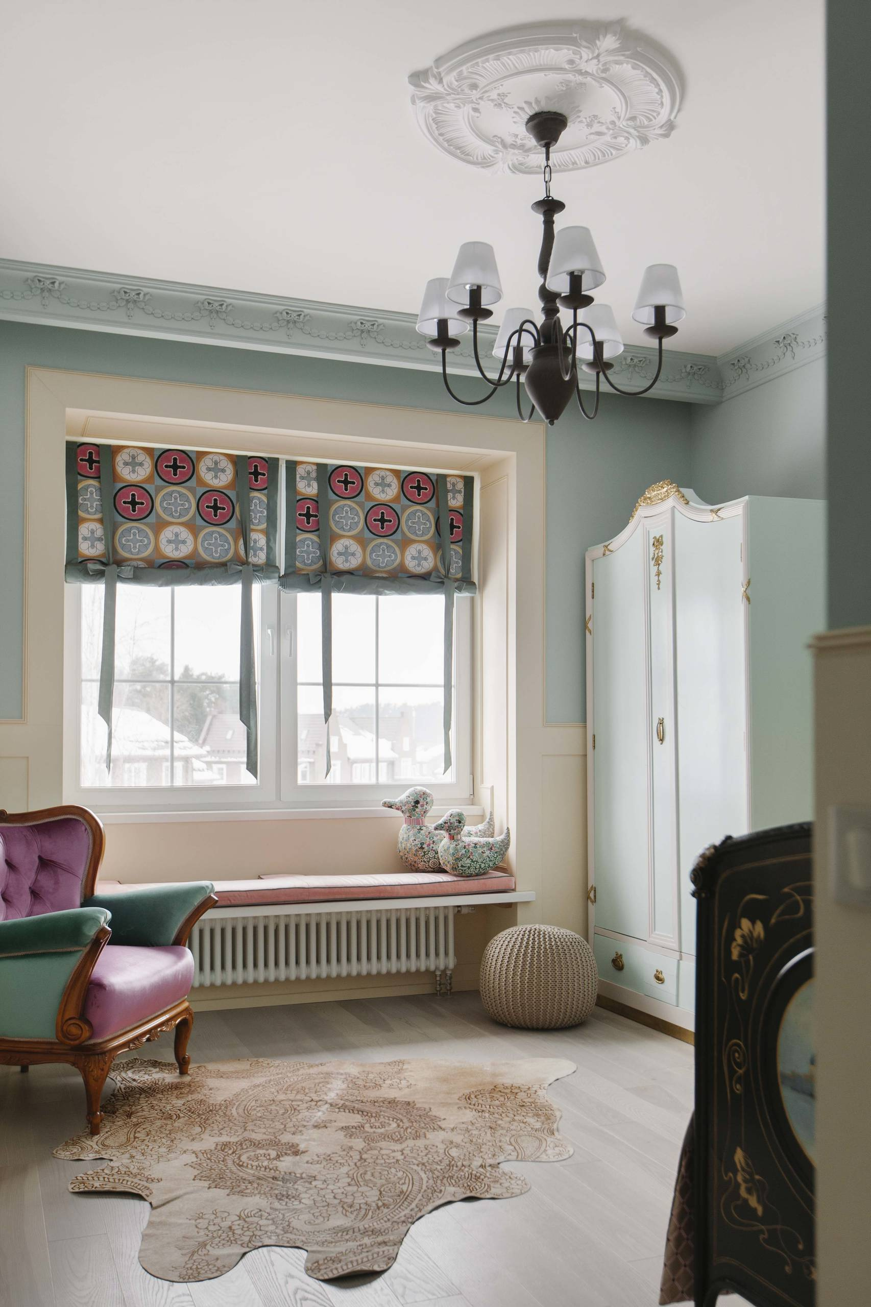 Только фото: 25 способов устроиться у окна