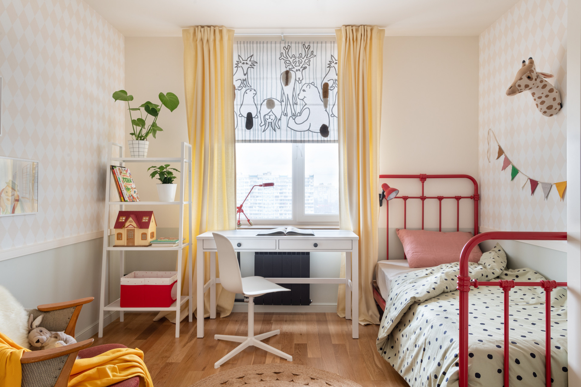 Houzz тур: Квартира со стеклоблоками и винтажными стульями