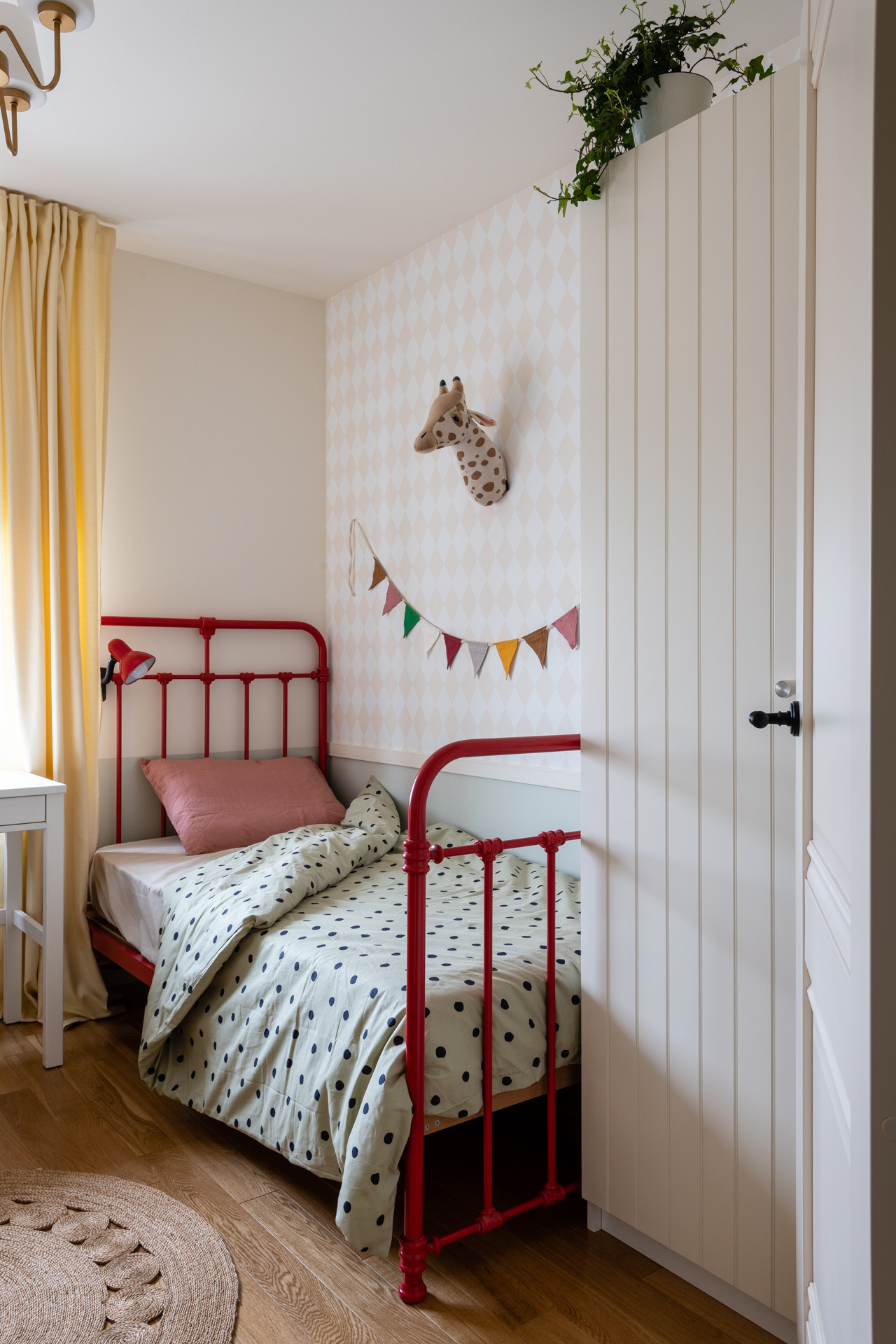 Houzz тур: Квартира со стеклоблоками и винтажными стульями