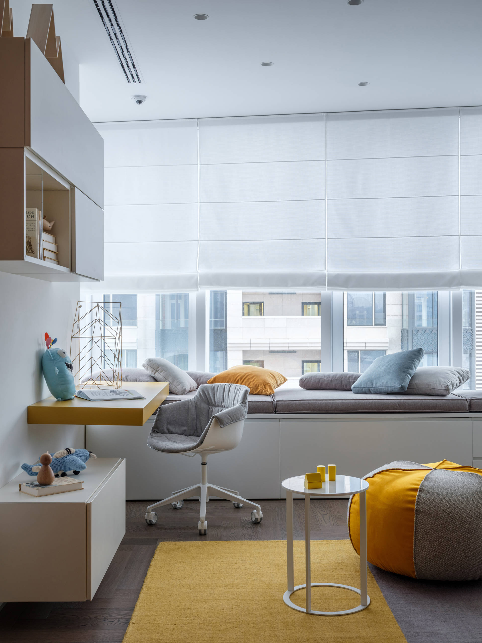 Houzz тур: Серый интерьер с лощёным мрамором и рейками