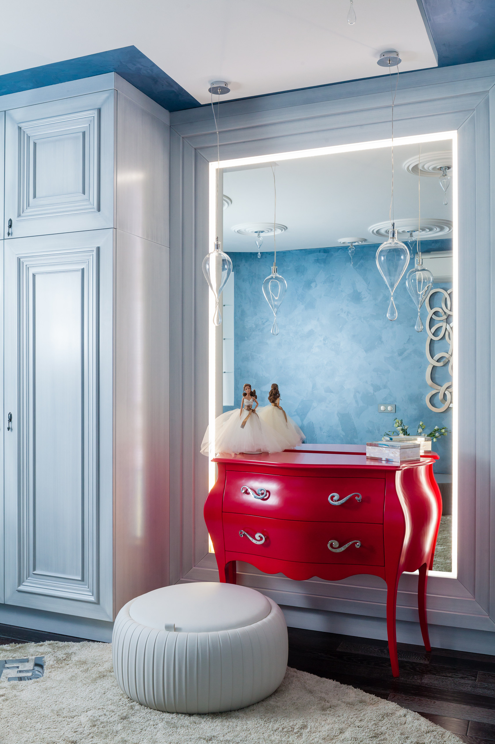 Houzz тур: Квартира с гипсовым барельефом и холодными оттенками