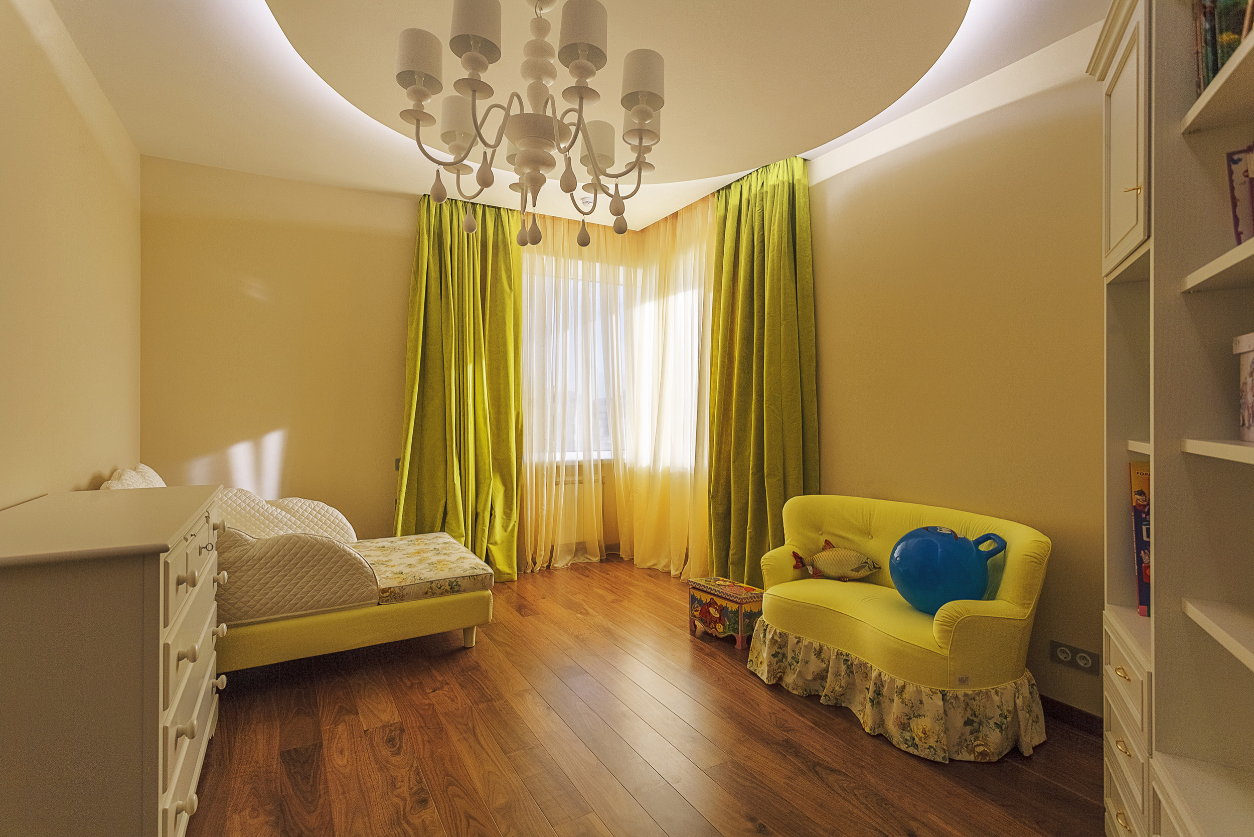 Houzz тур: Двухуровневая квартира без острых углов