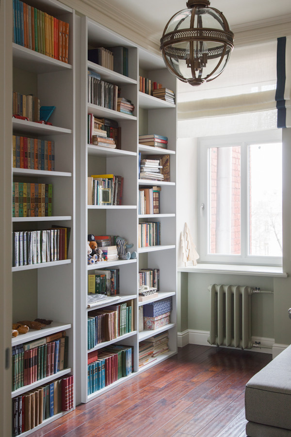 Houzz тур: Старые двери в изголовье кровати и множество арт-объектов