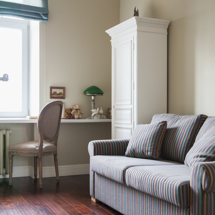 Houzz тур: Старые двери в изголовье кровати и множество арт-объектов