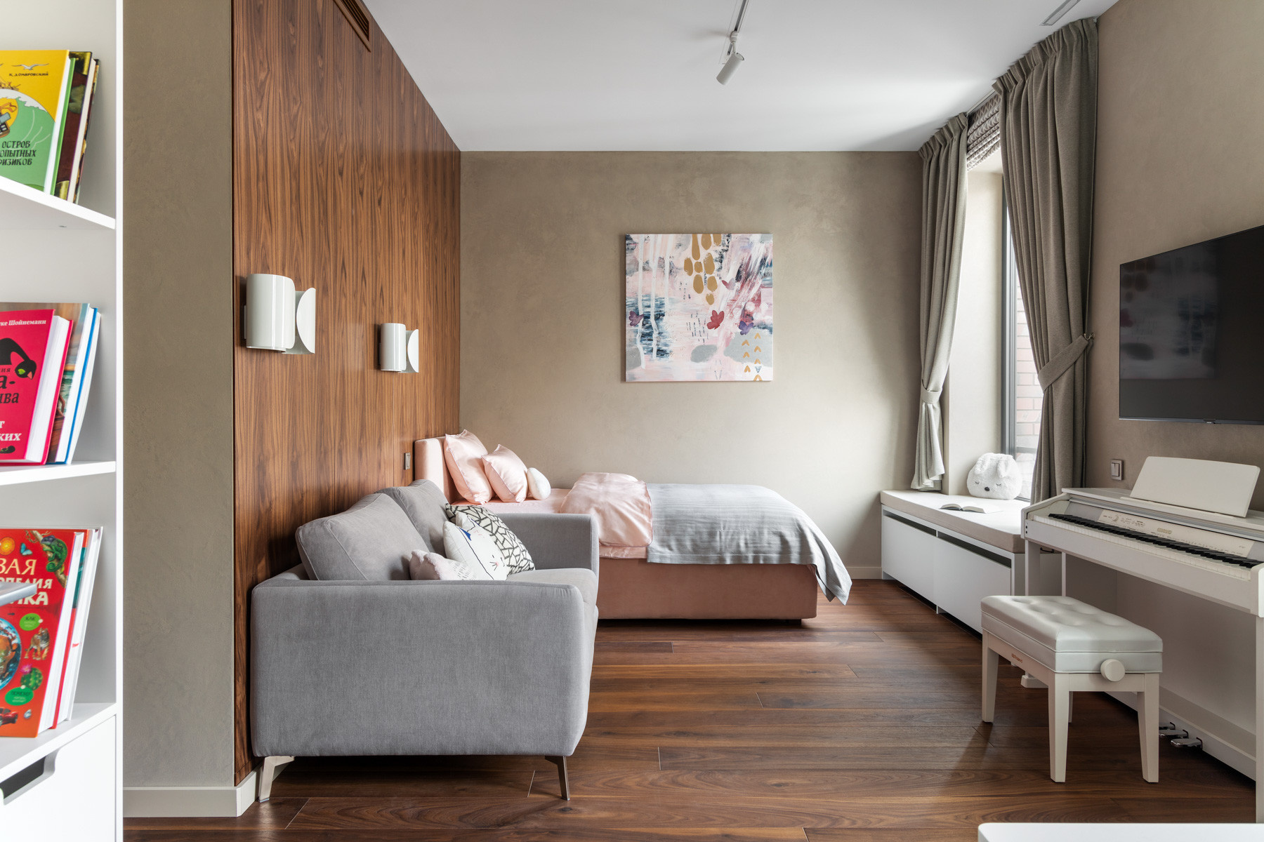 Houzz тур: Квартира с аквариумом и «спрятанной» кухней