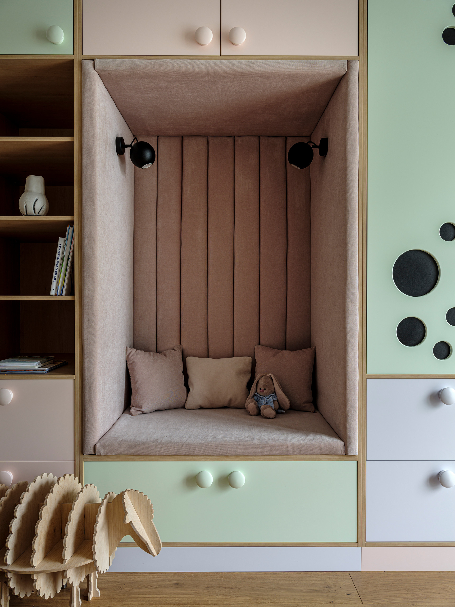 Houzz тур: Квартира для семьи — с рисунками сына на стенах