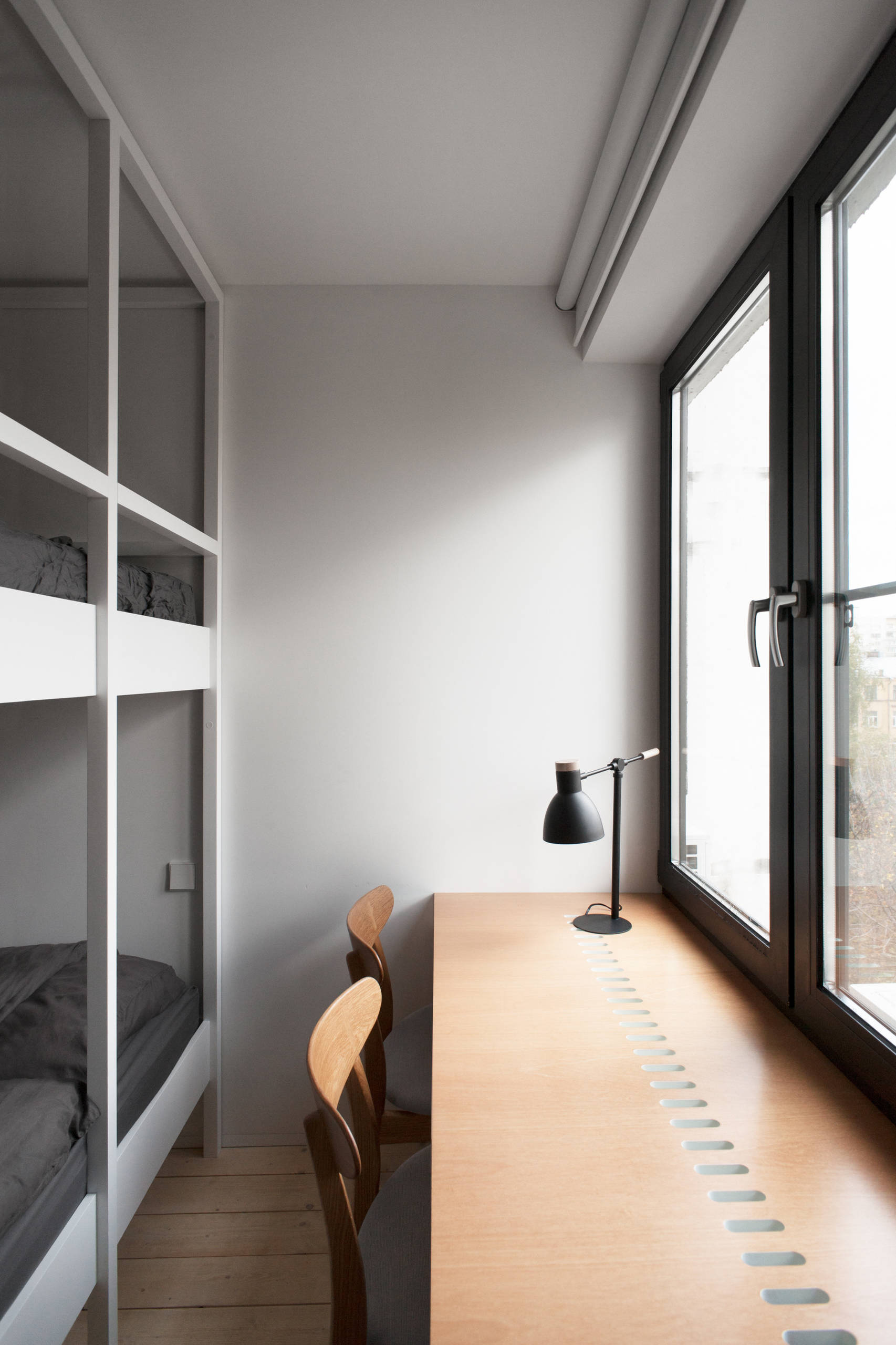 Хороший вопрос: Стоит ли держать свободным подход к окну