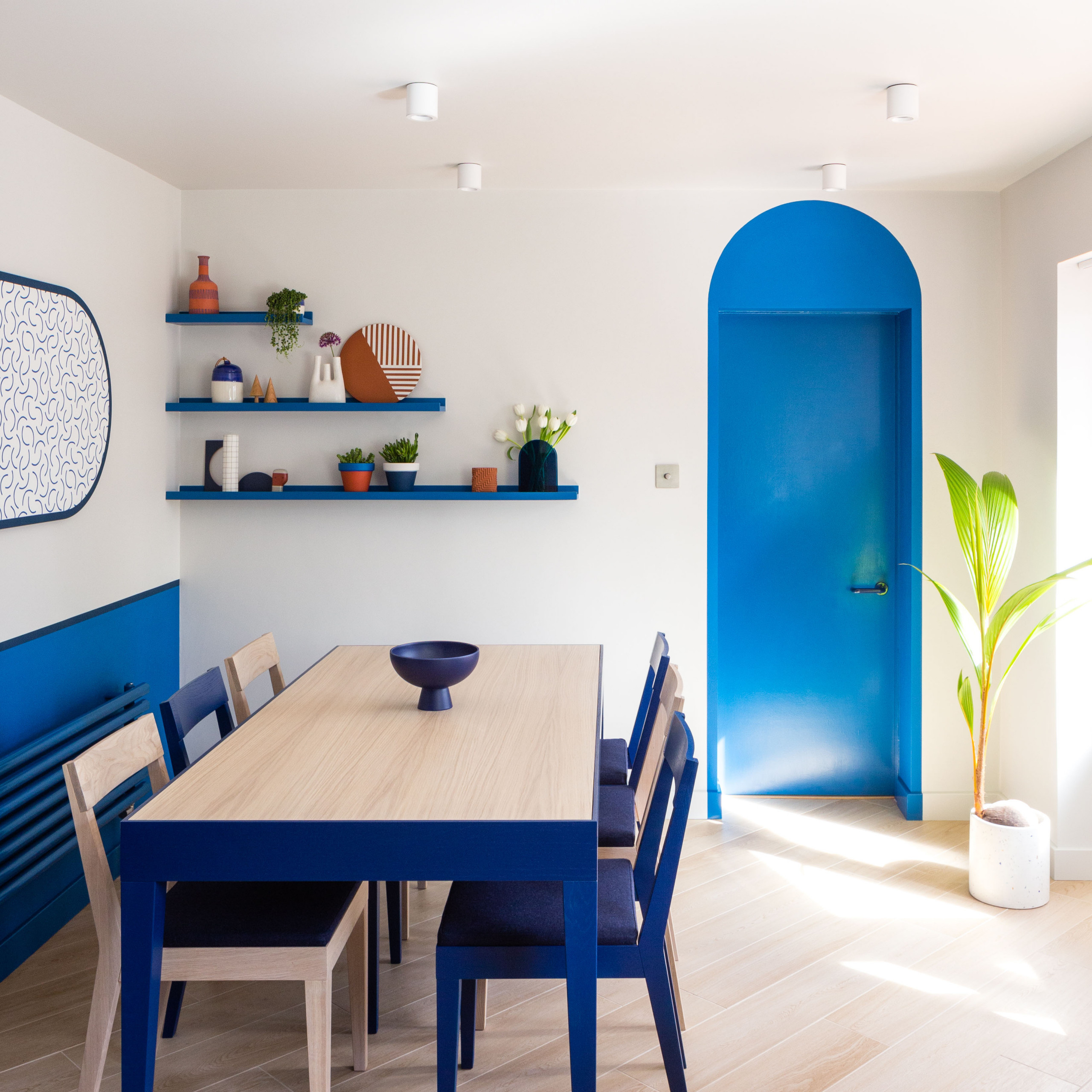 Просто фото: Пятно цвета на стене