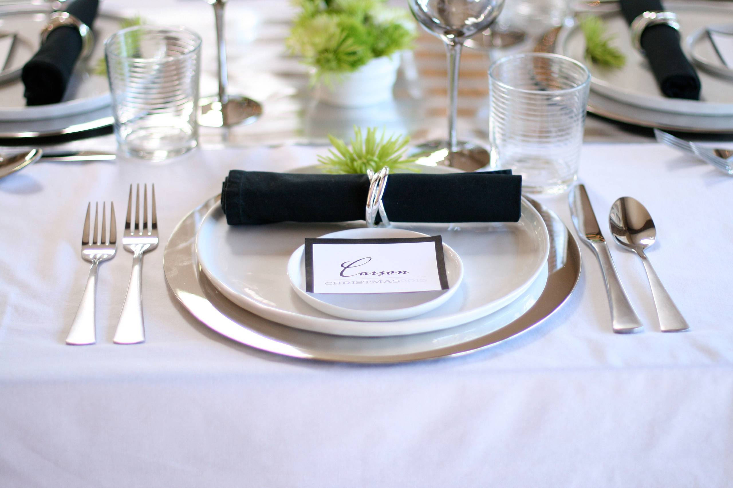 Идеи сервировки стола для тех, кто не привык к застольям