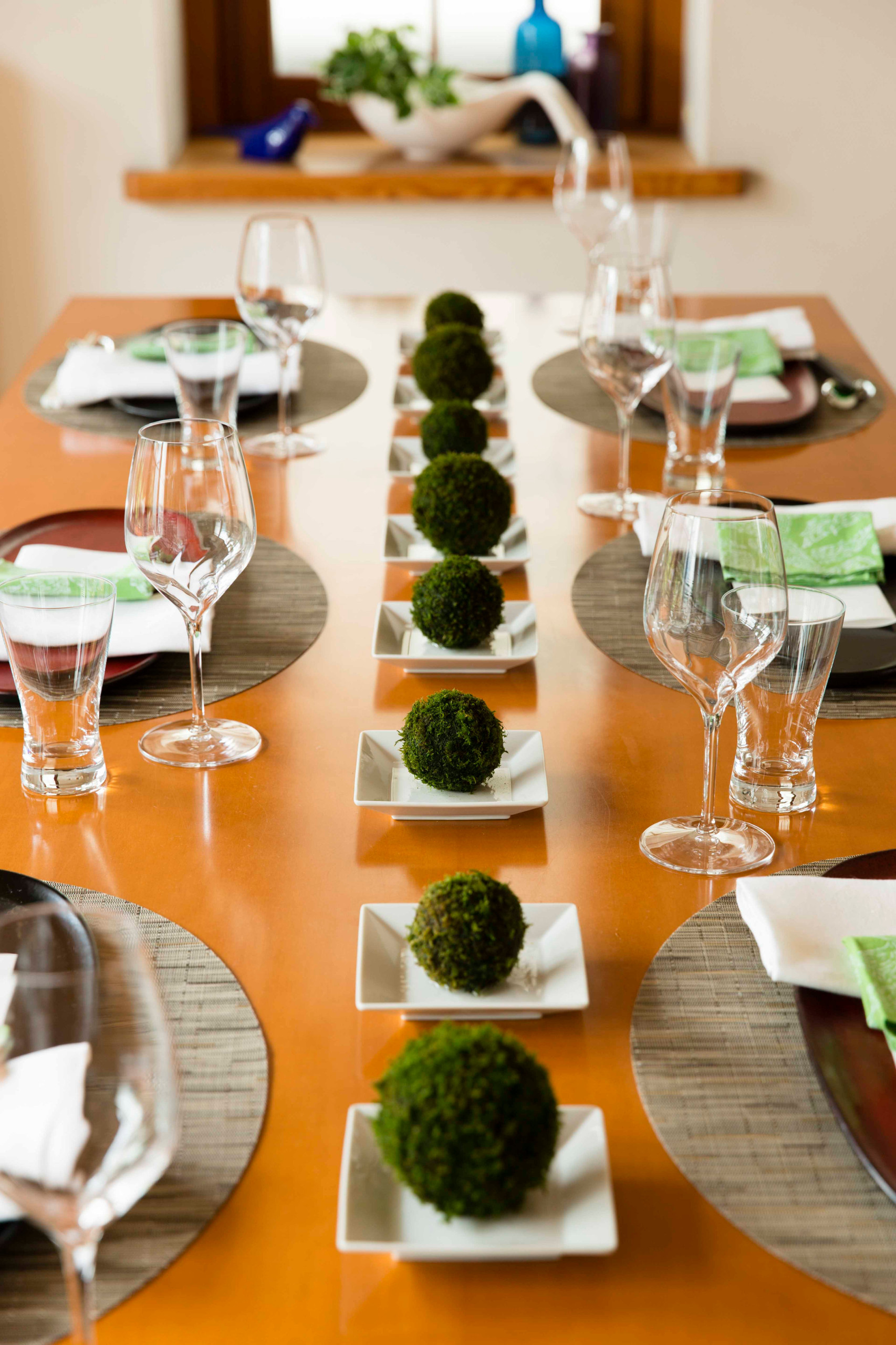 Идеи сервировки стола для тех, кто не привык к застольям