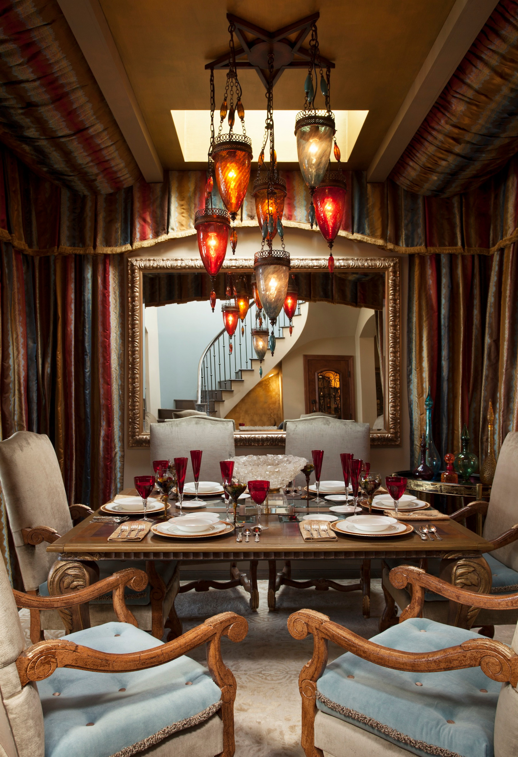 Чудо света: Цветной и окрашенный свет в интерьере