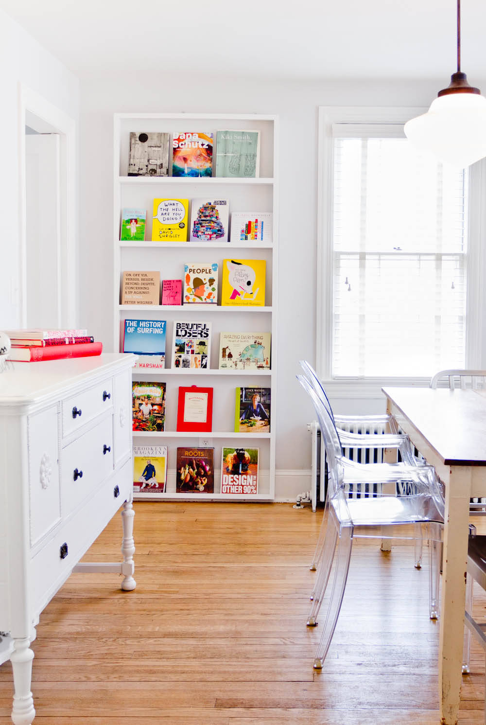 Читать модно: Превращаем книжный шкаф в арт-объект