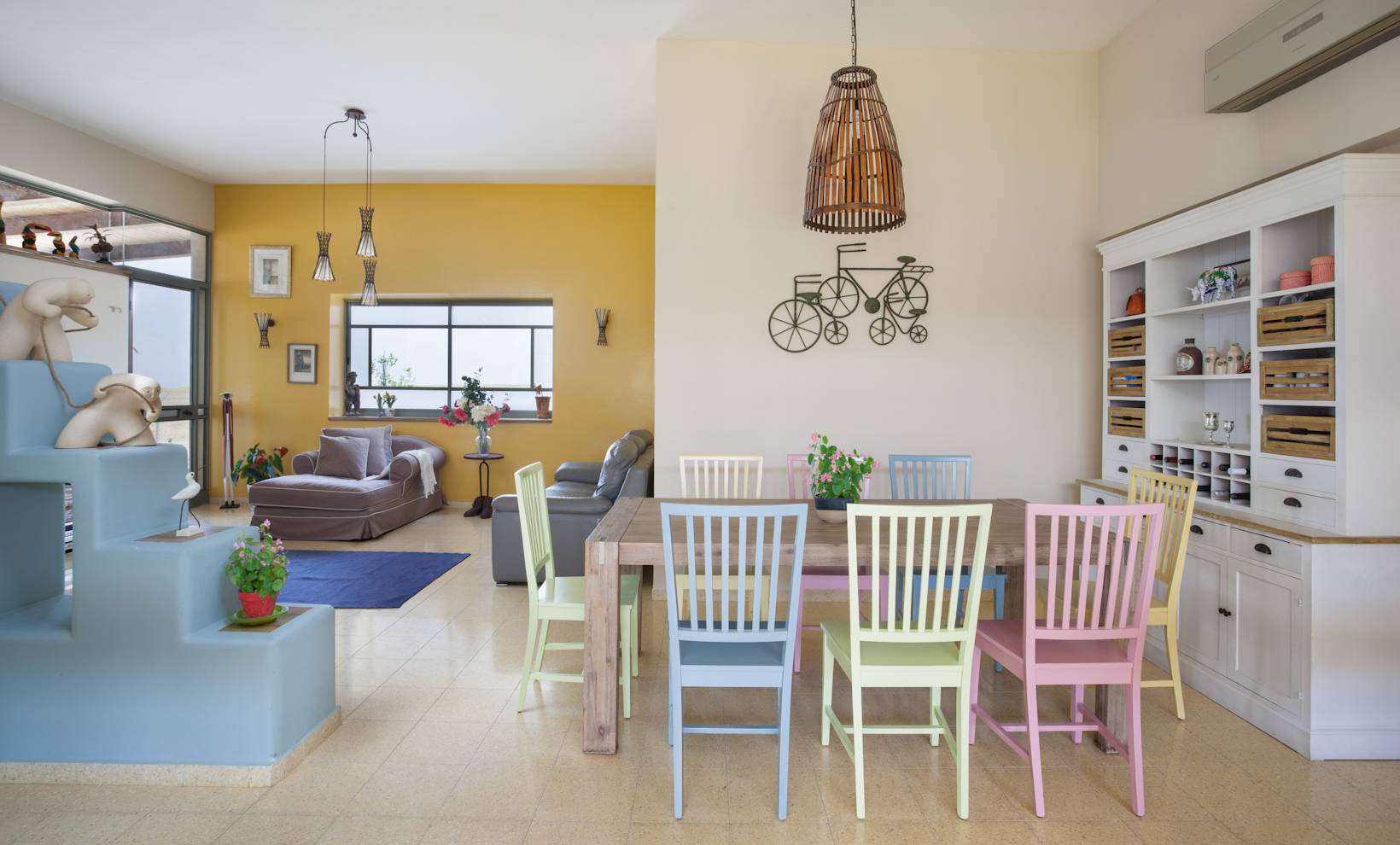 Дизайн-дебаты: Быть или не быть ярким цветам в интерьере