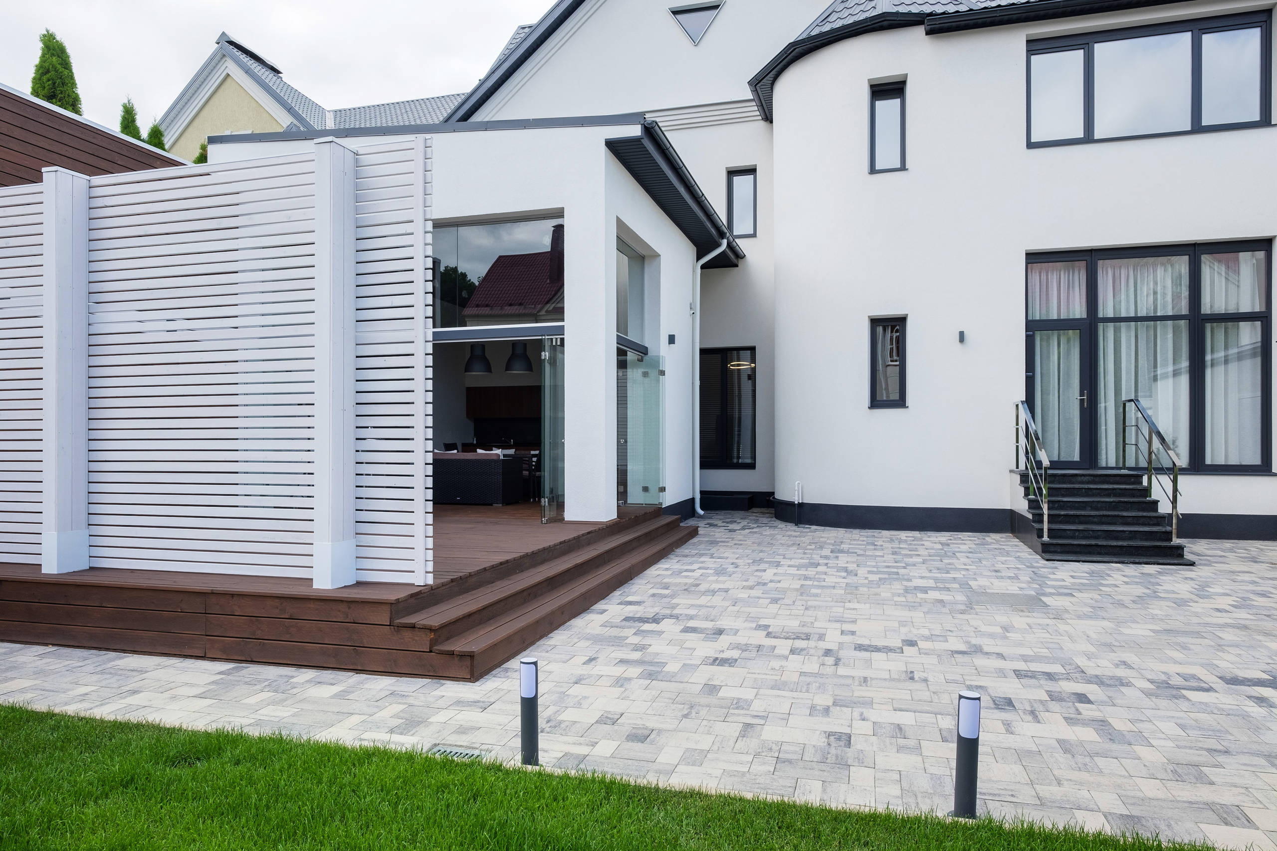 Houzz тур: Двухэтажный дом с уличной кухней на месте бассейна