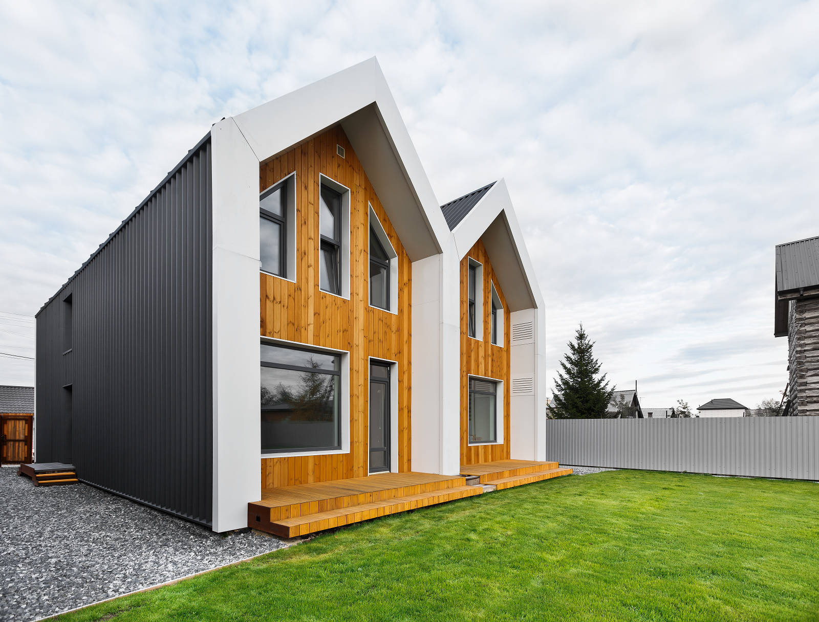 Архитектура: Дом в Тюмени, с садом и плюсами урбанистической жизни