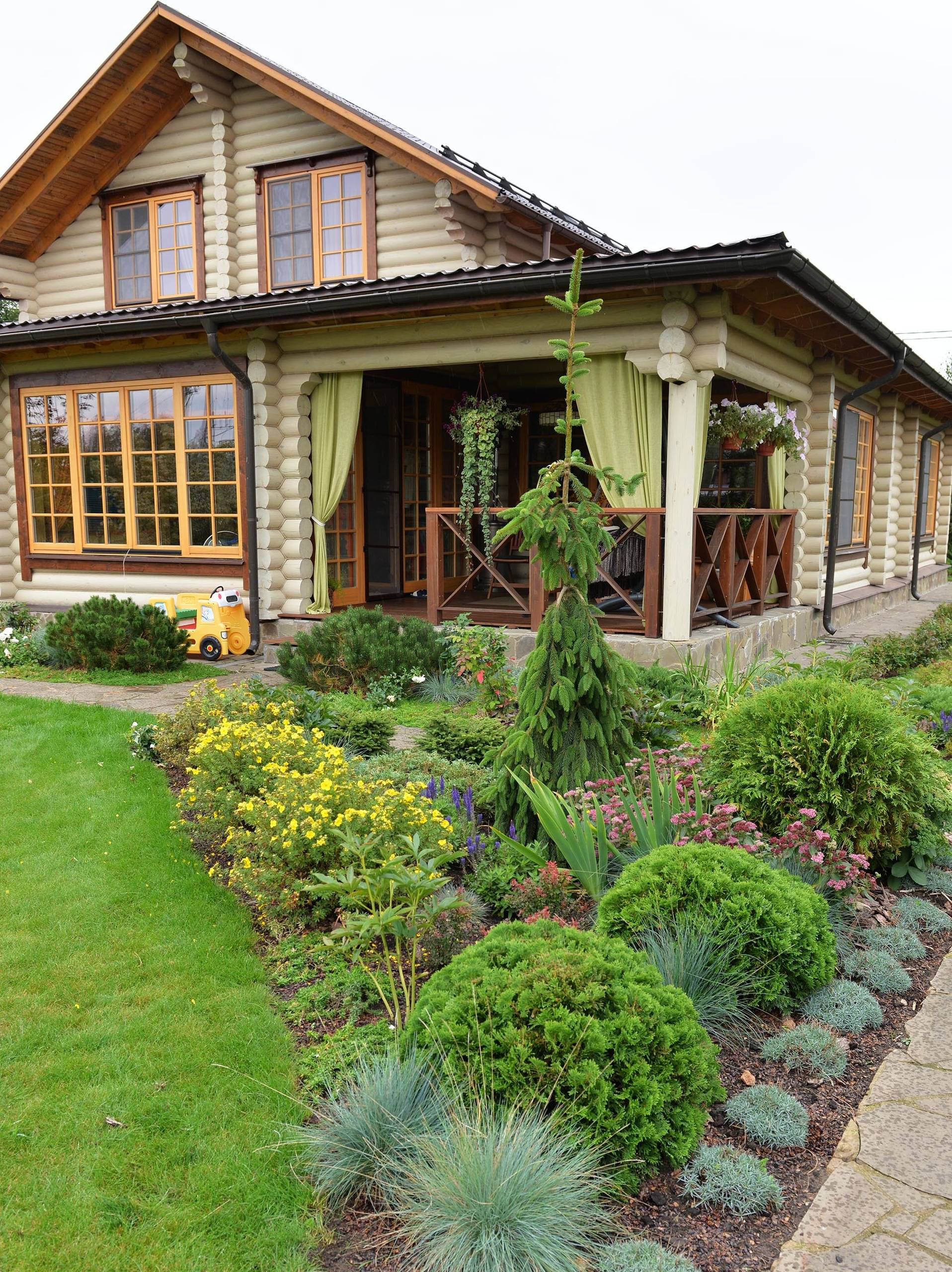 Снегозадержатели: Как избежать падения снега на голову