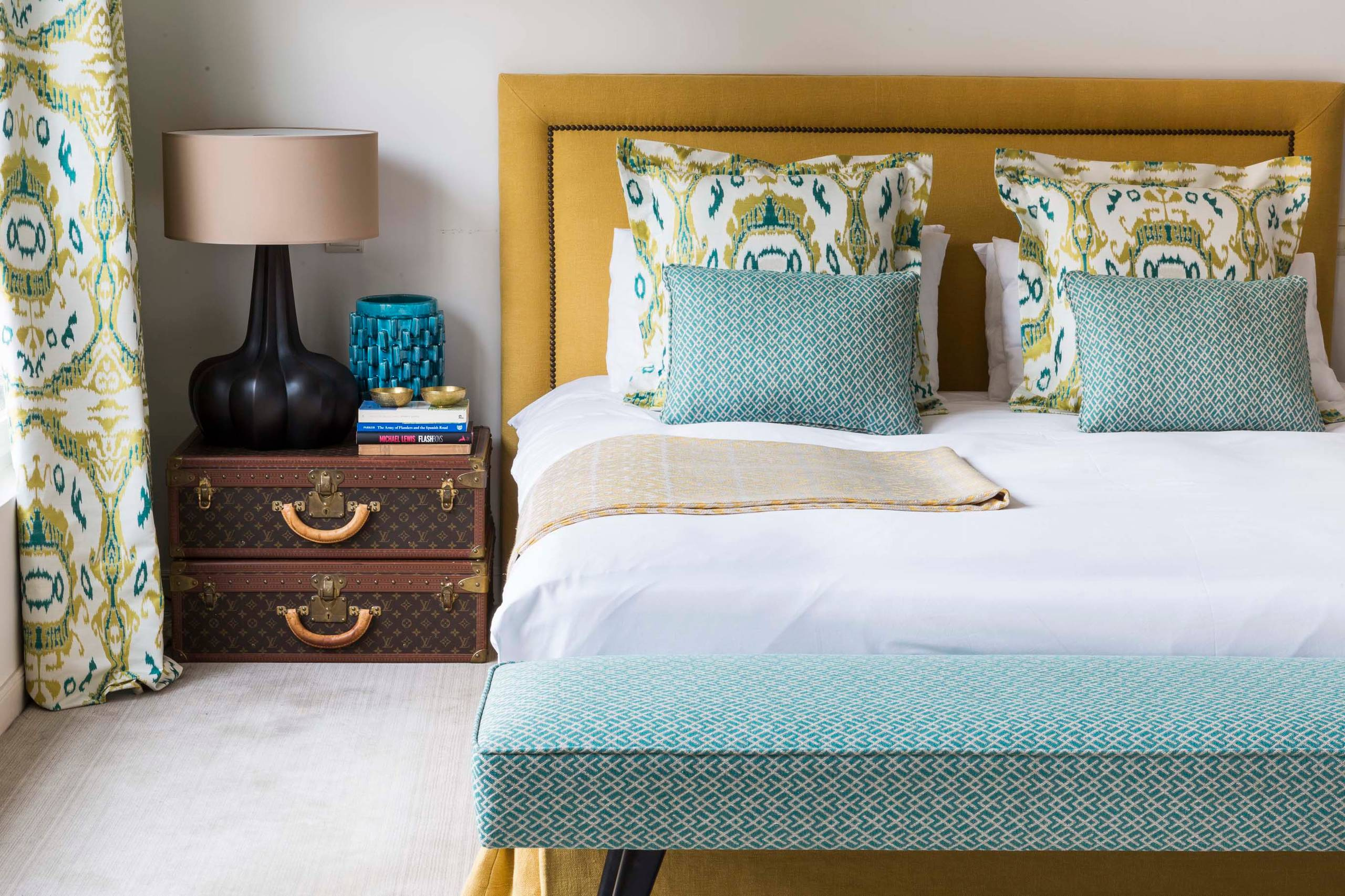 Фотоохота: 101 идея, как обыграть прикроватные тумбочки — с фото