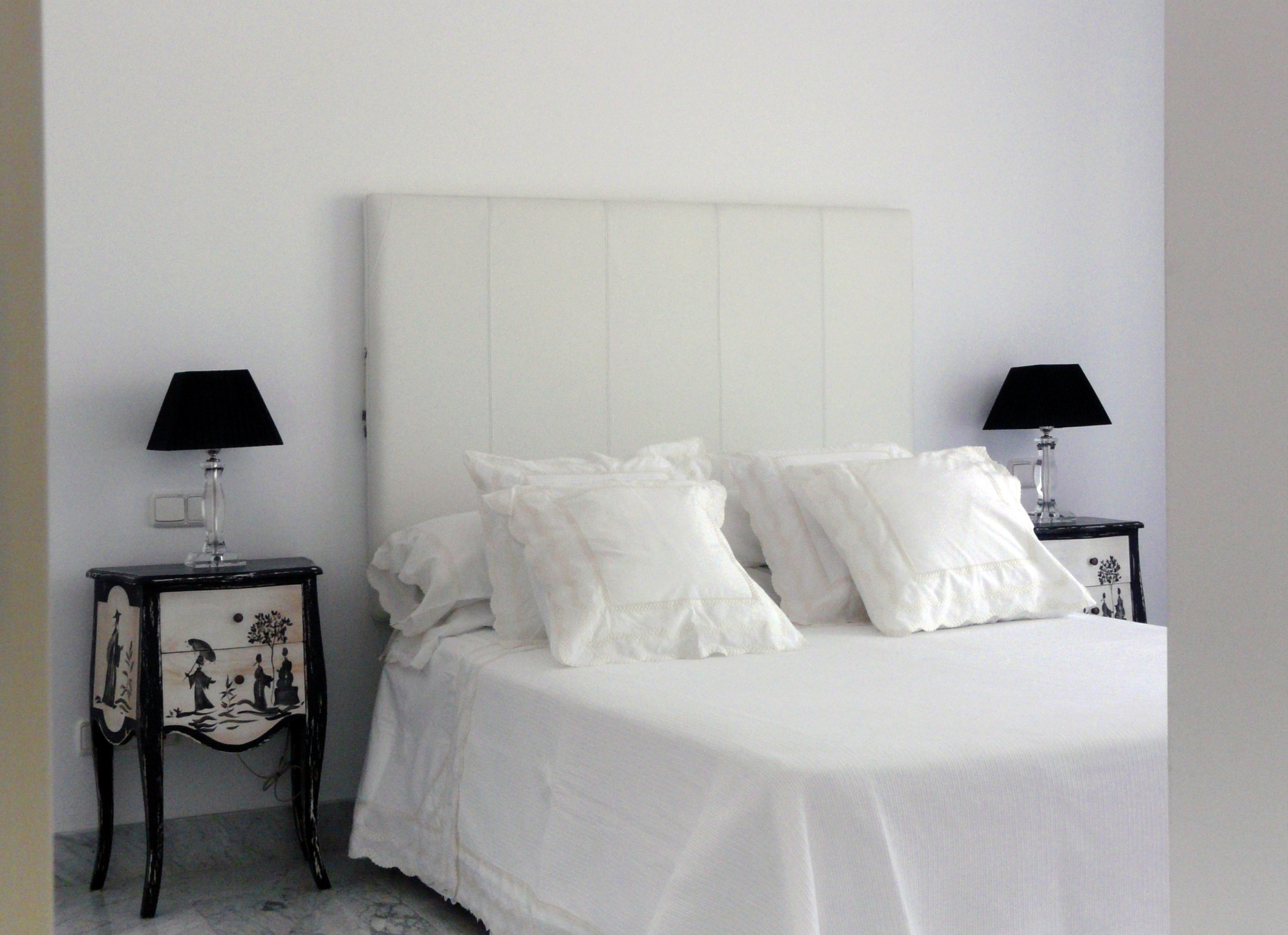 Фотоохота: 101 идея, как обыграть прикроватные тумбочки — с фото