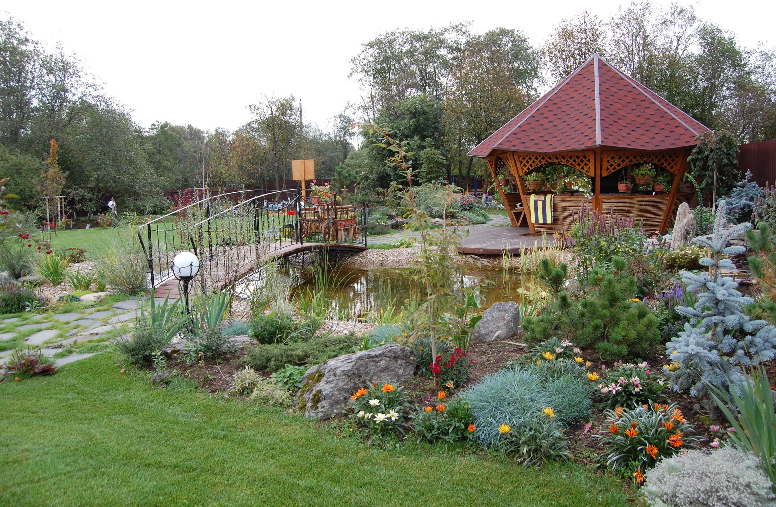 Проект недели: Сад, в котором дом «стоит» на цветнике