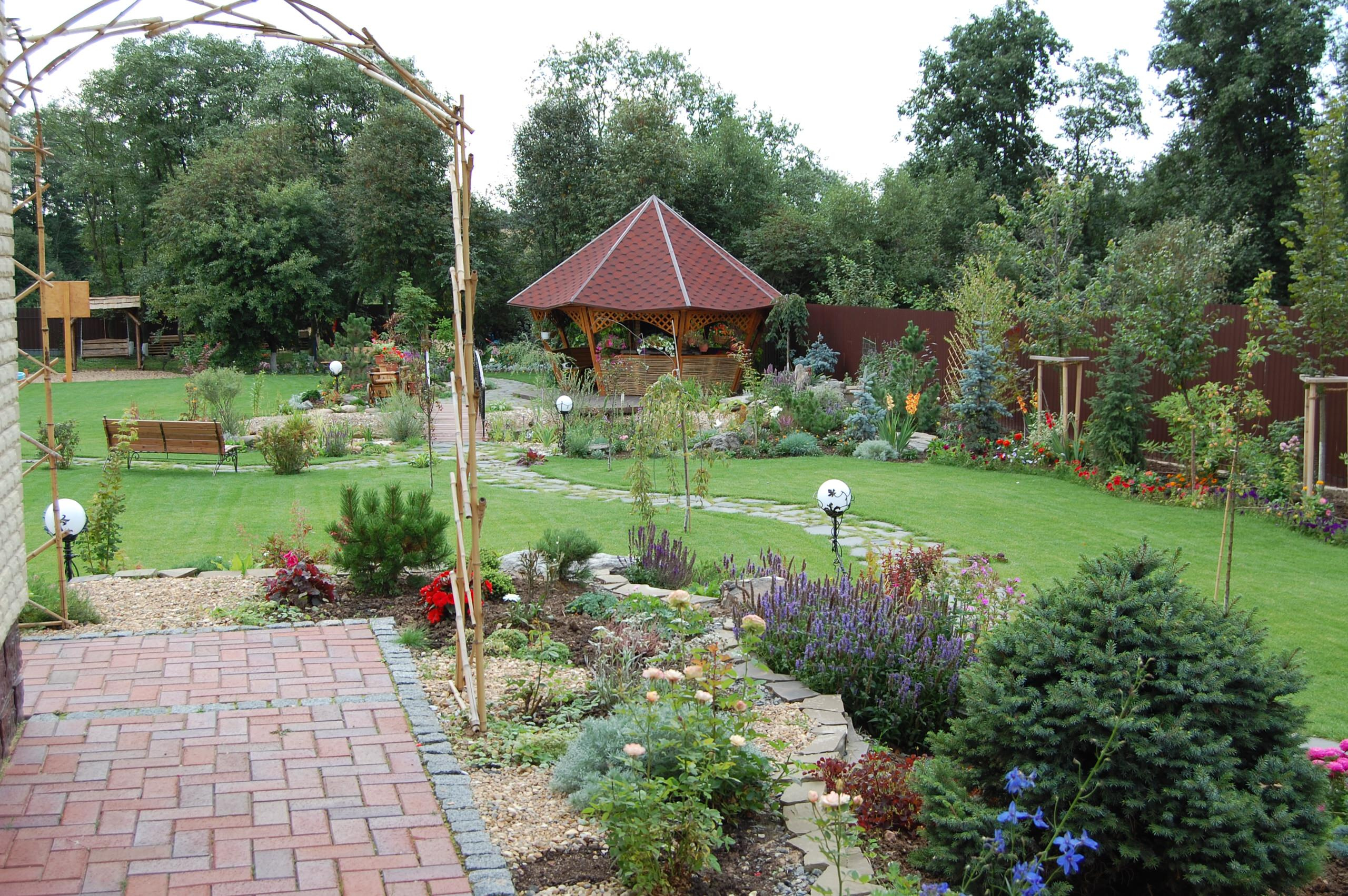 Проект недели: Сад, в котором дом «стоит» на цветнике