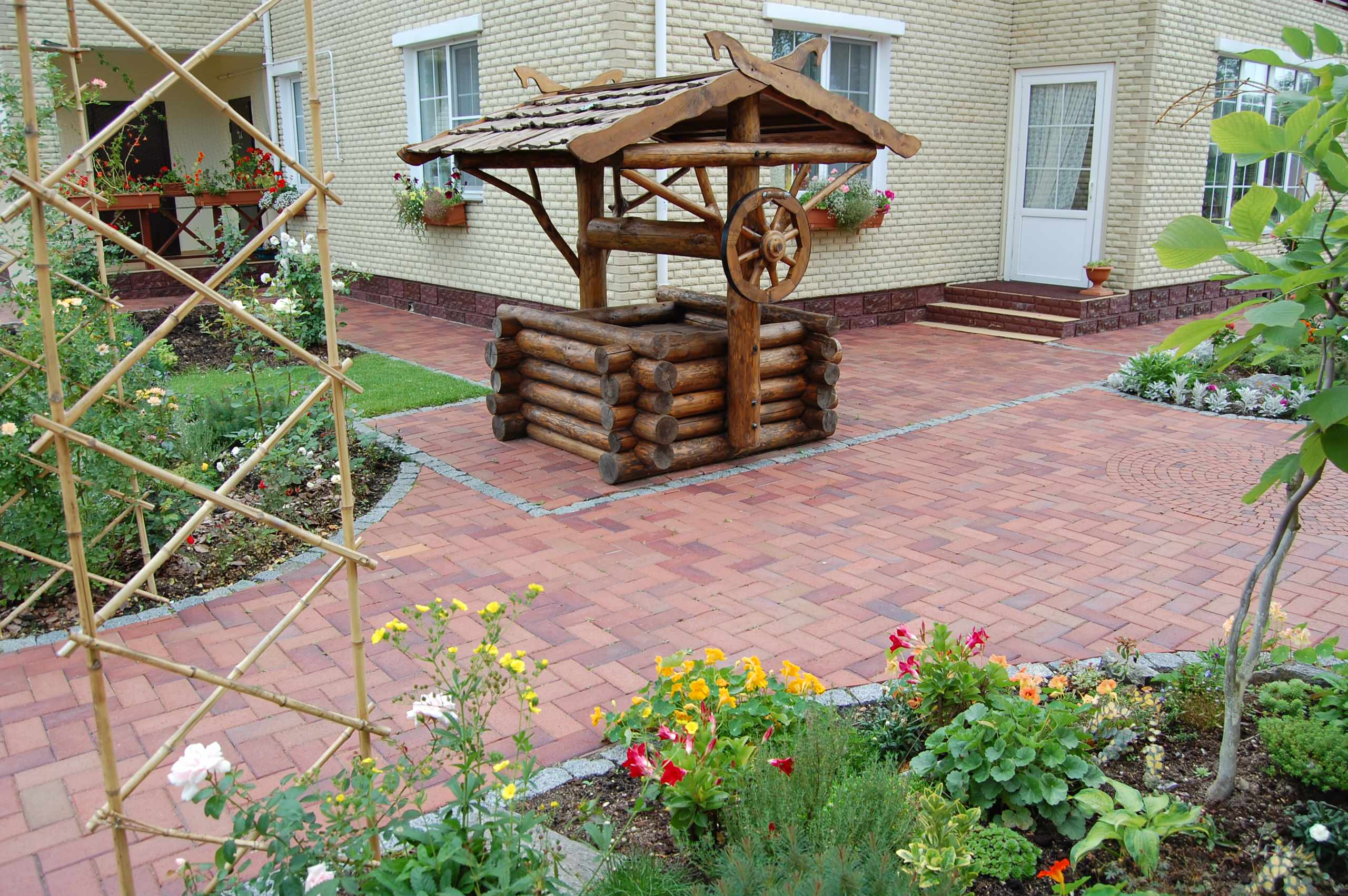 Проект недели: Сад, в котором дом «стоит» на цветнике